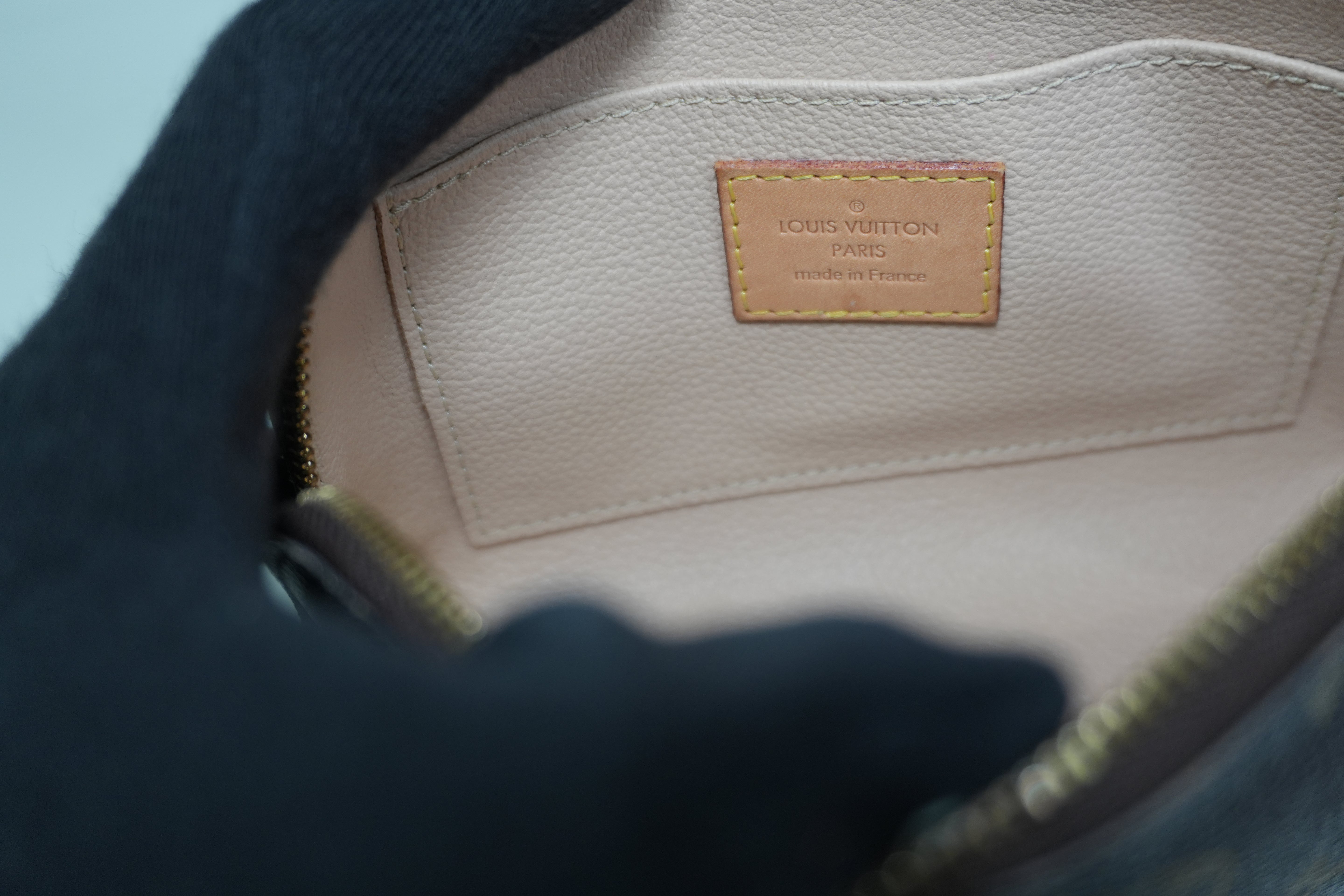 Pre-owned Louis Vuitton Monogram Cosmetic Pouch