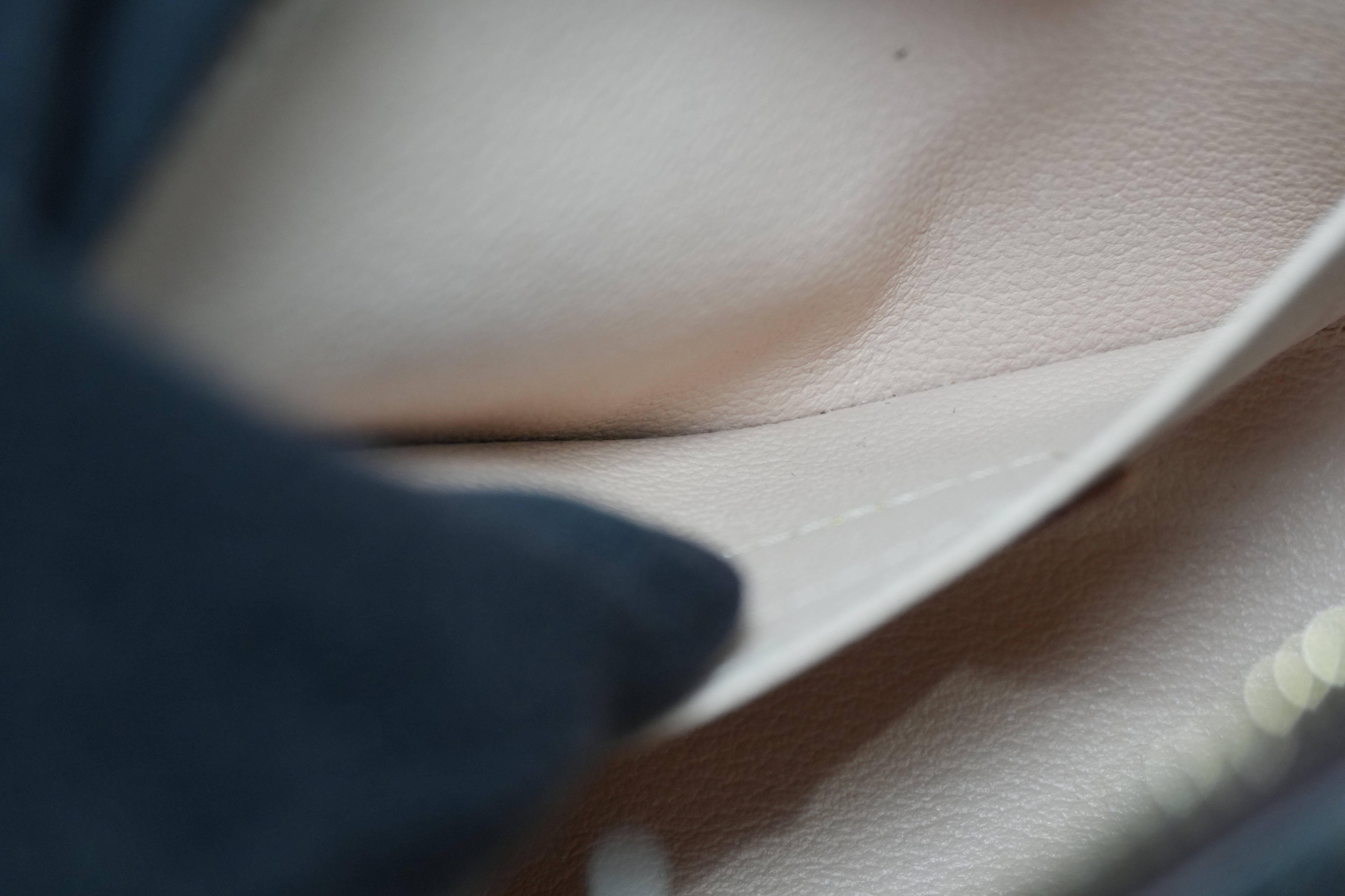 Pre-owned Louis Vuitton Monogram Cosmetic Pouch