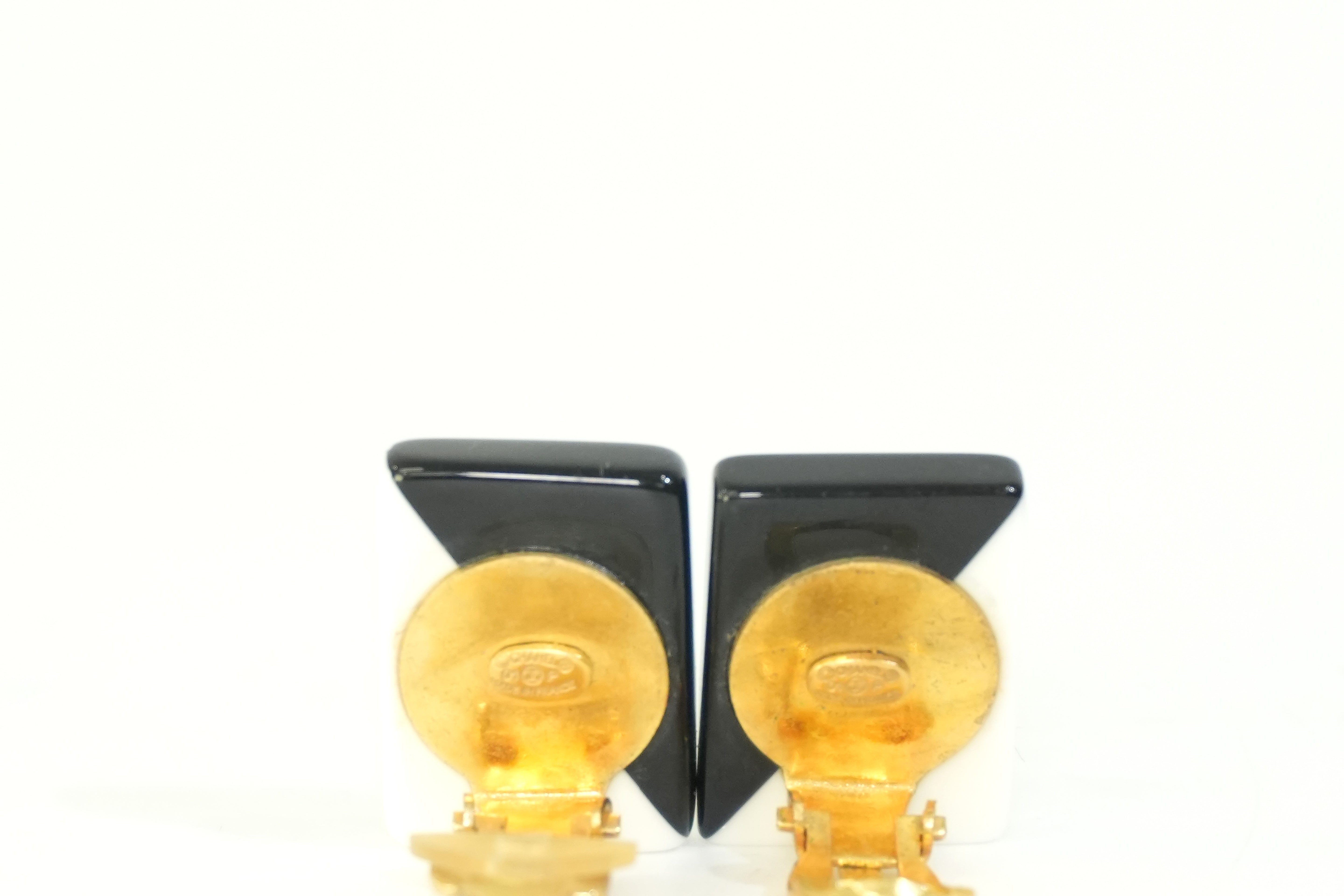 Pre-owned Chanel Earrings Black and White