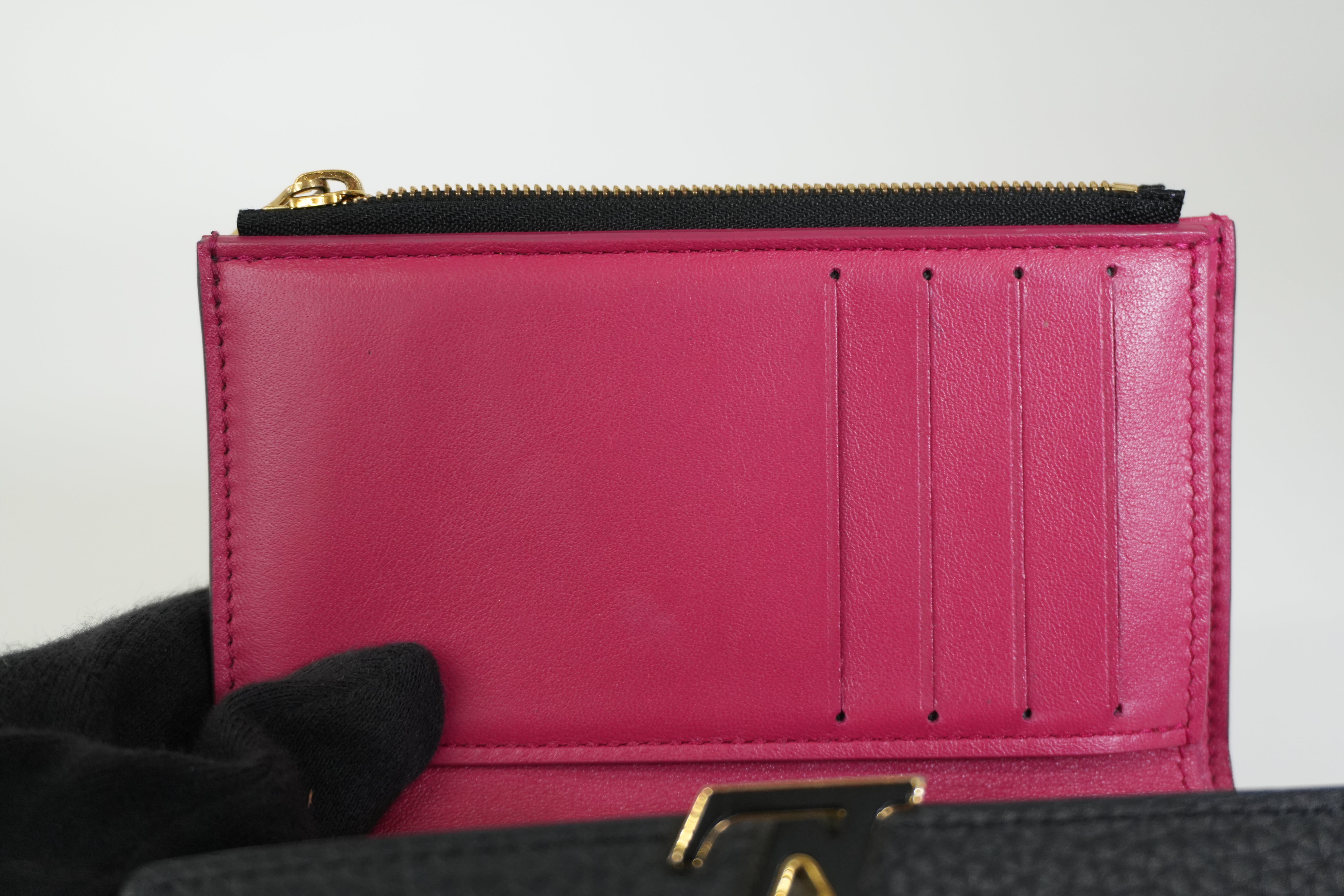 Pre-owned Louis Vuitton Capucine Compact Wallet Black