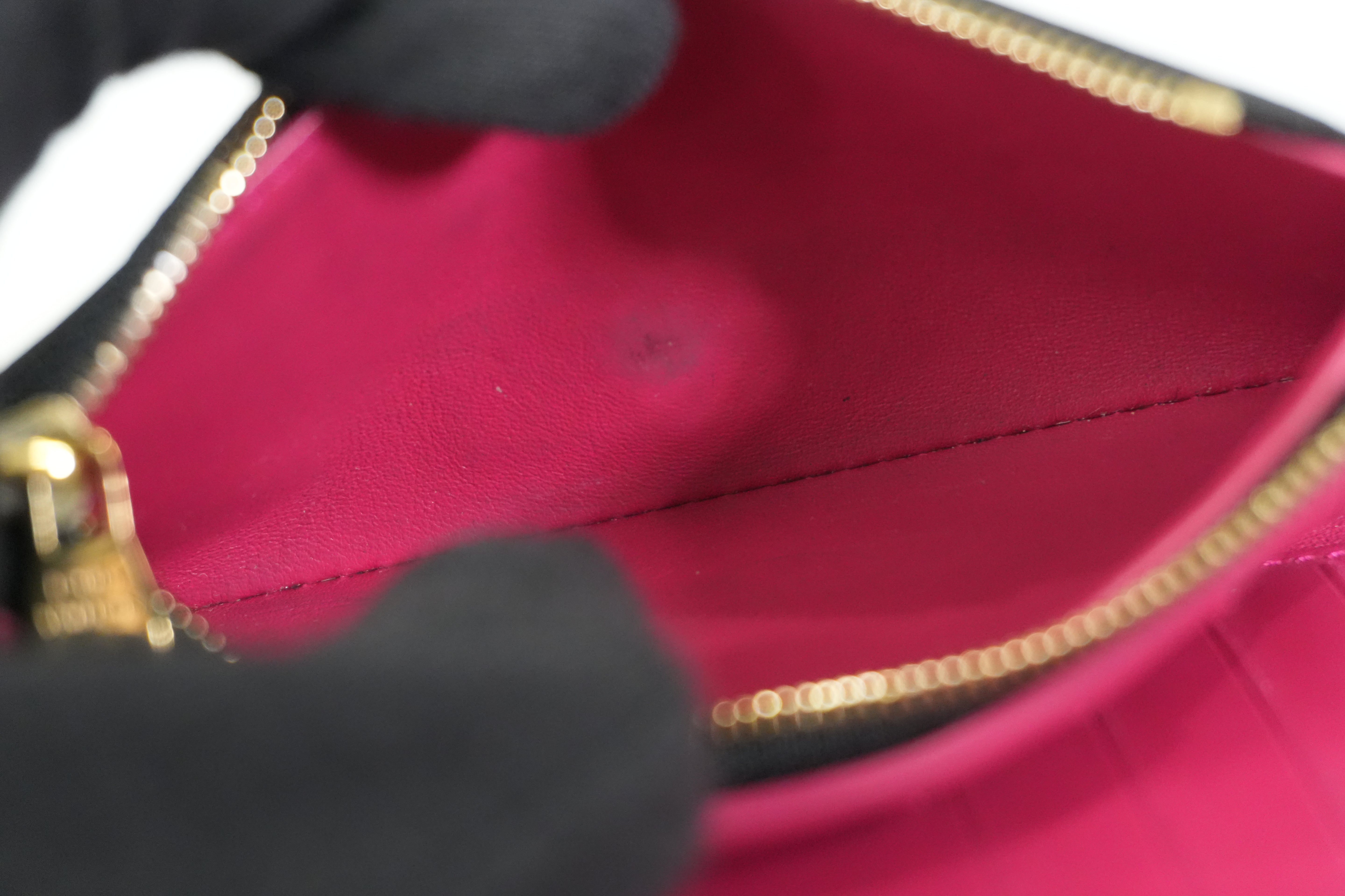 Pre-owned Louis Vuitton Capucine Compact Wallet Black