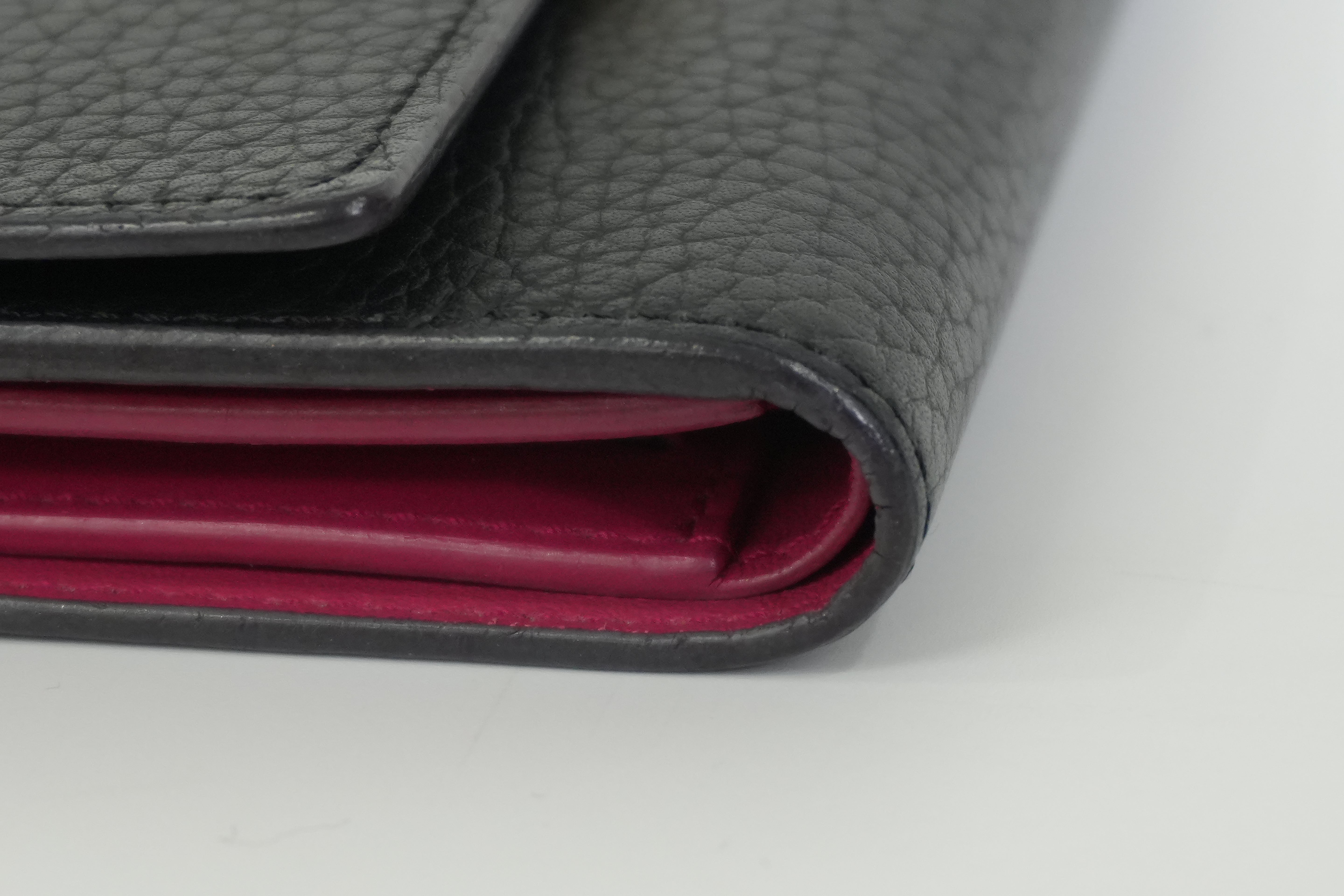 Pre-owned Louis Vuitton Capucine Compact Wallet Black