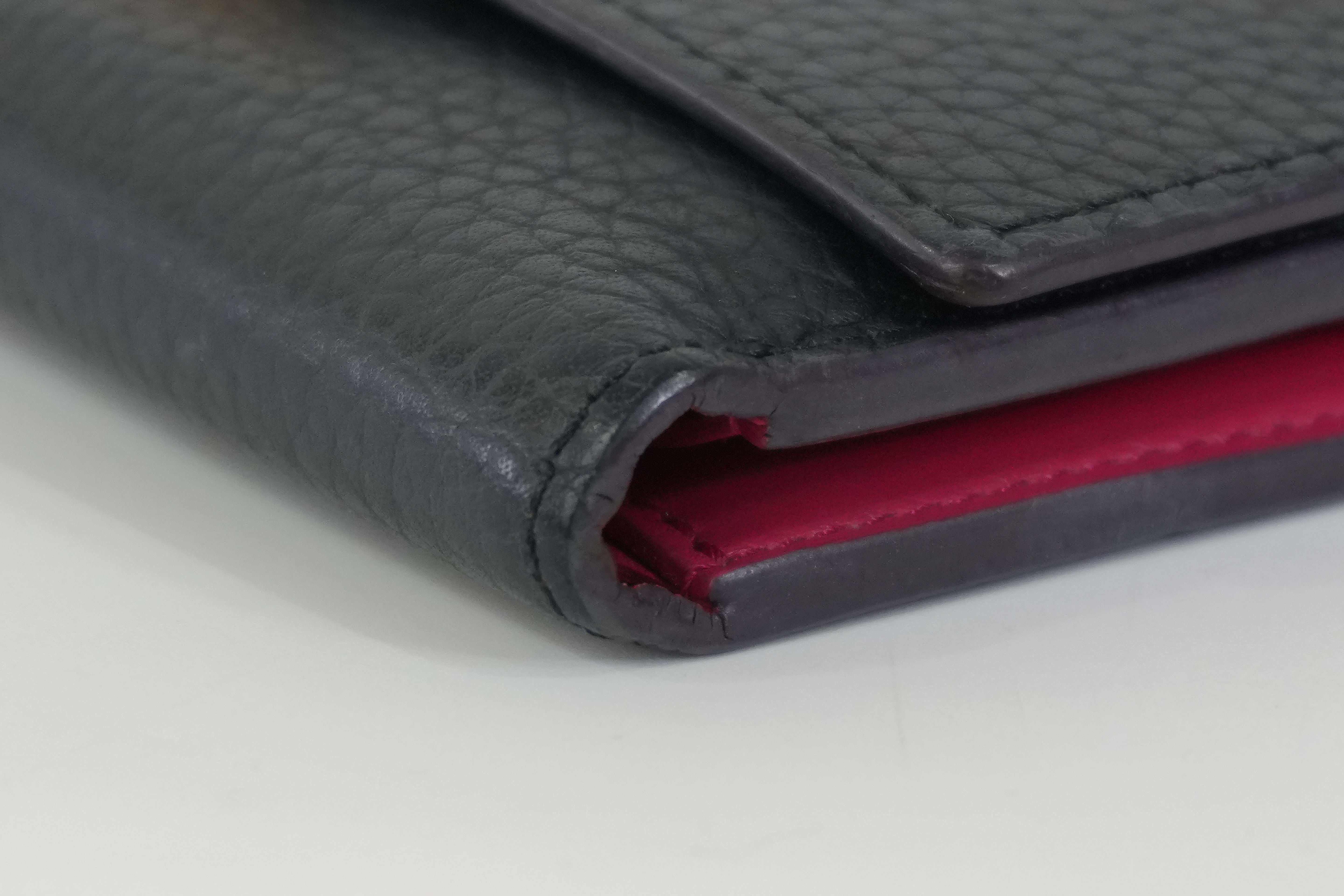 Pre-owned Louis Vuitton Capucine Compact Wallet Black