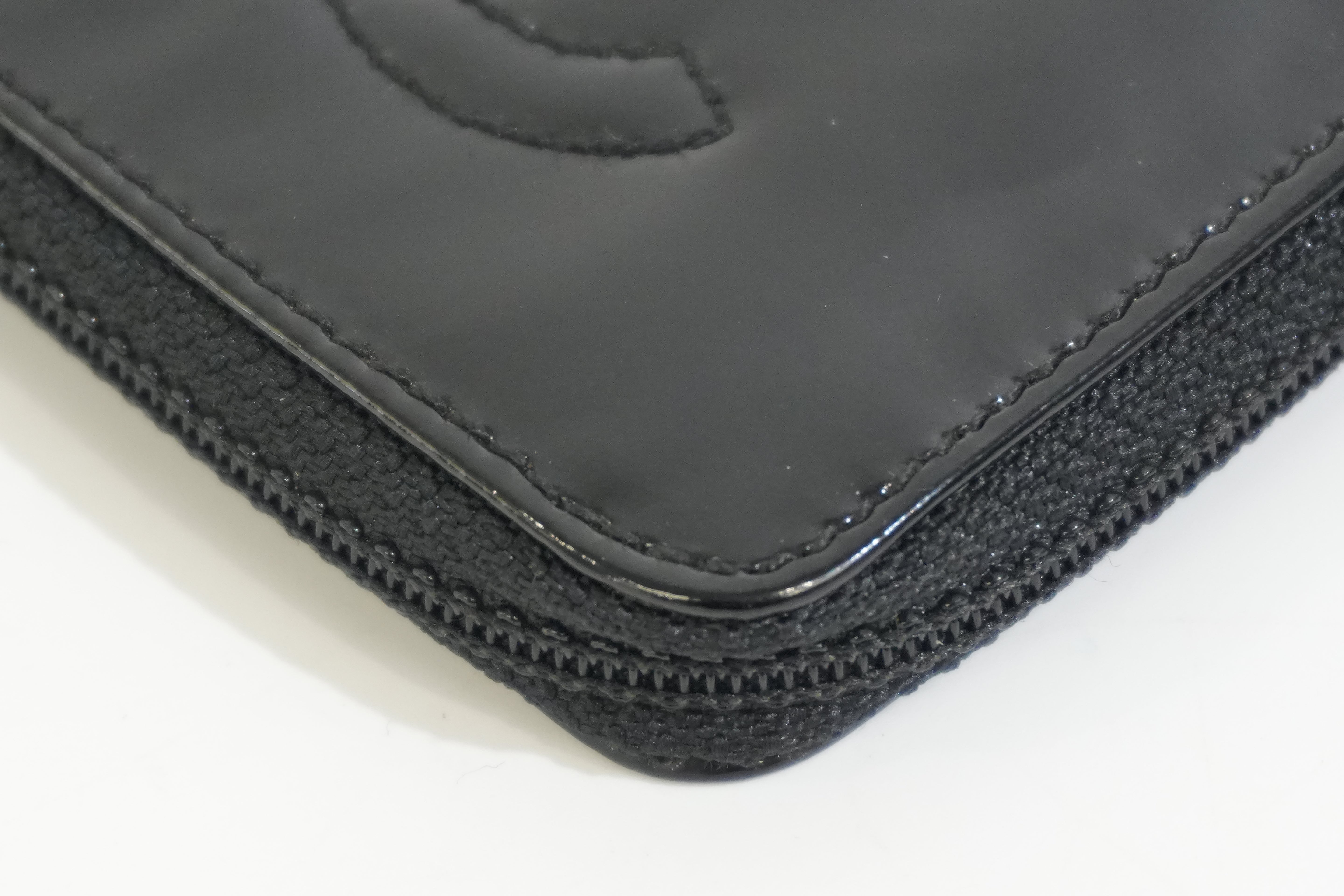 Pre-owned Chanel Patent Zippy Card Holder Black