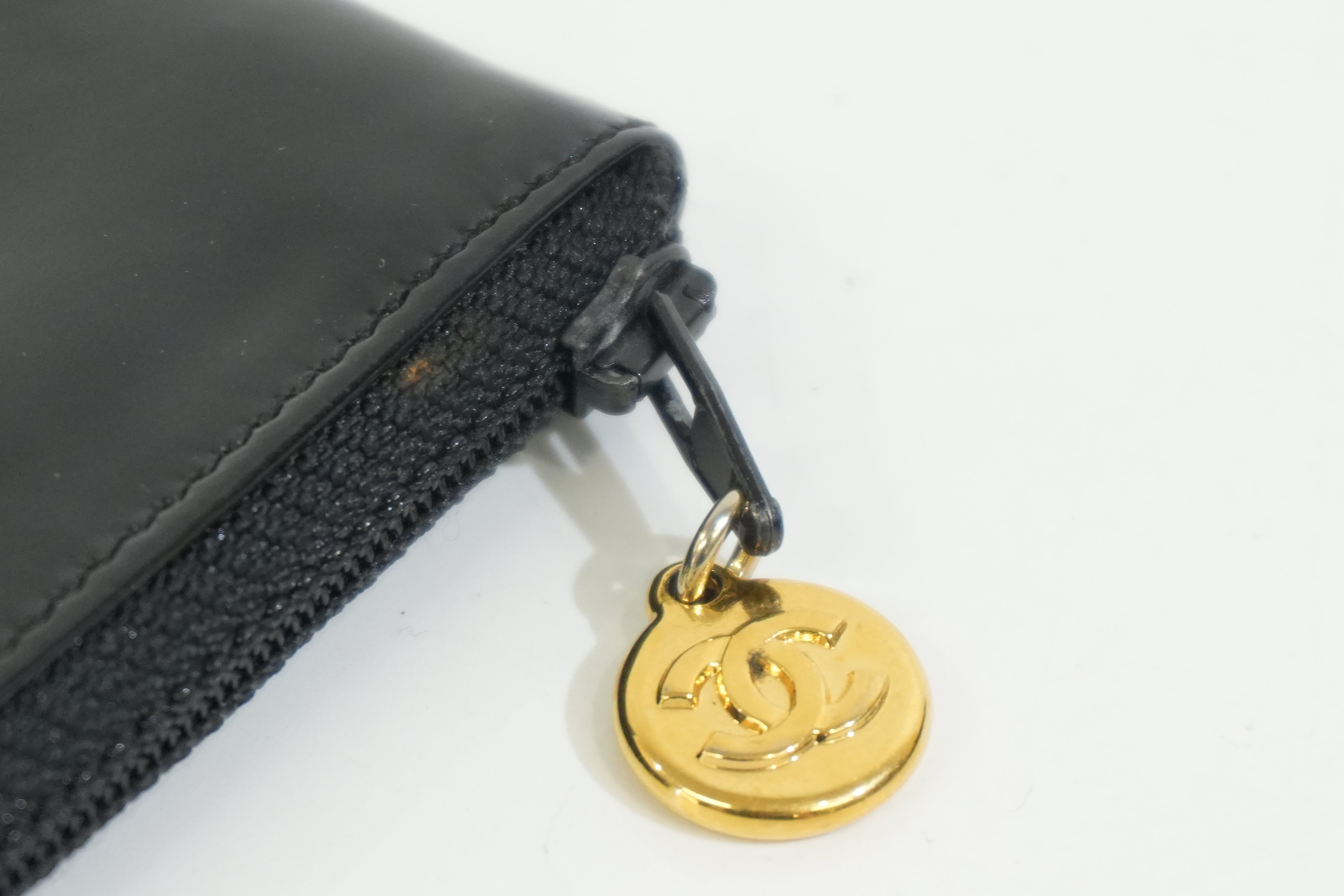 Pre-owned Chanel Patent Zippy Card Holder Black