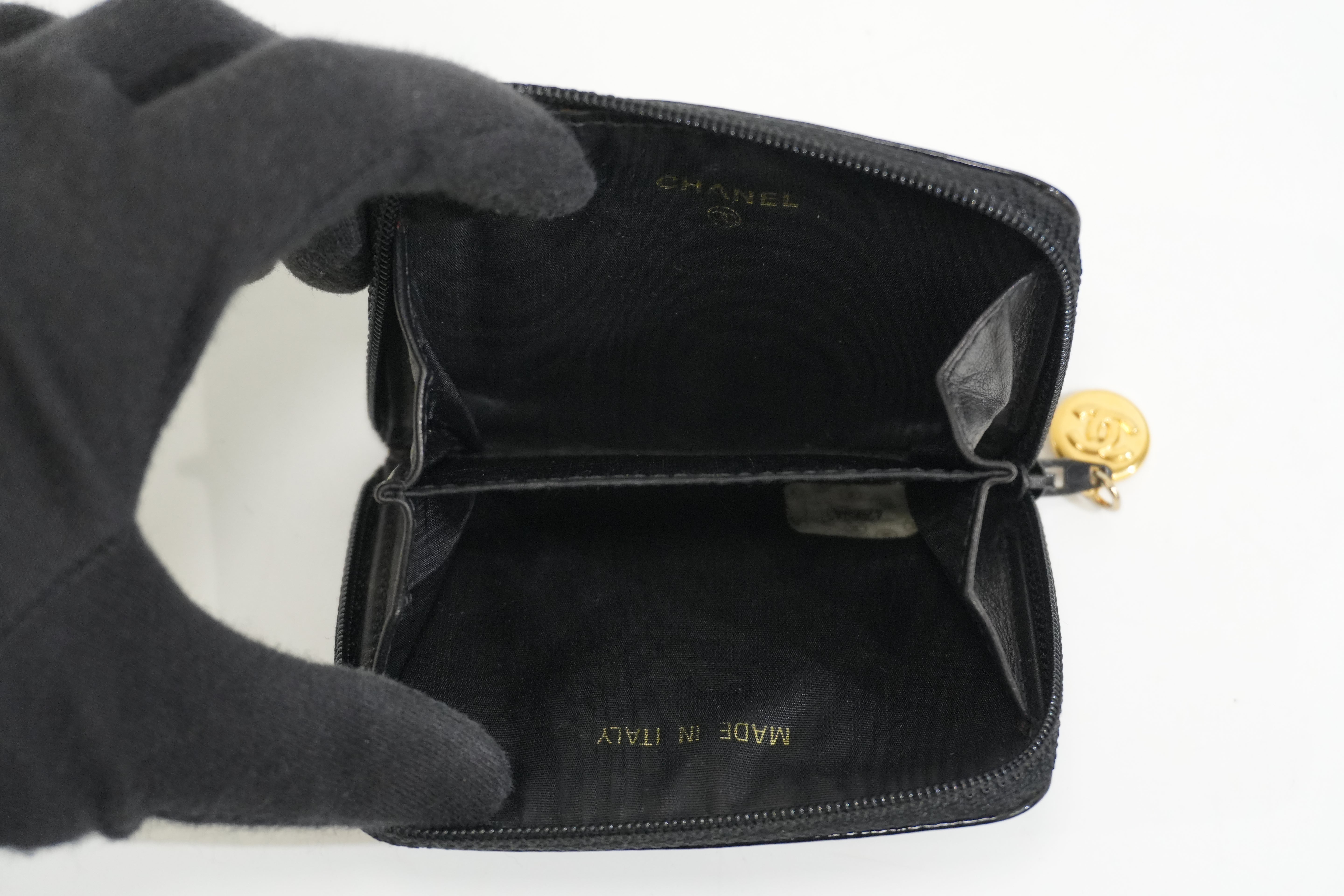 Pre-owned Chanel Patent Zippy Card Holder Black