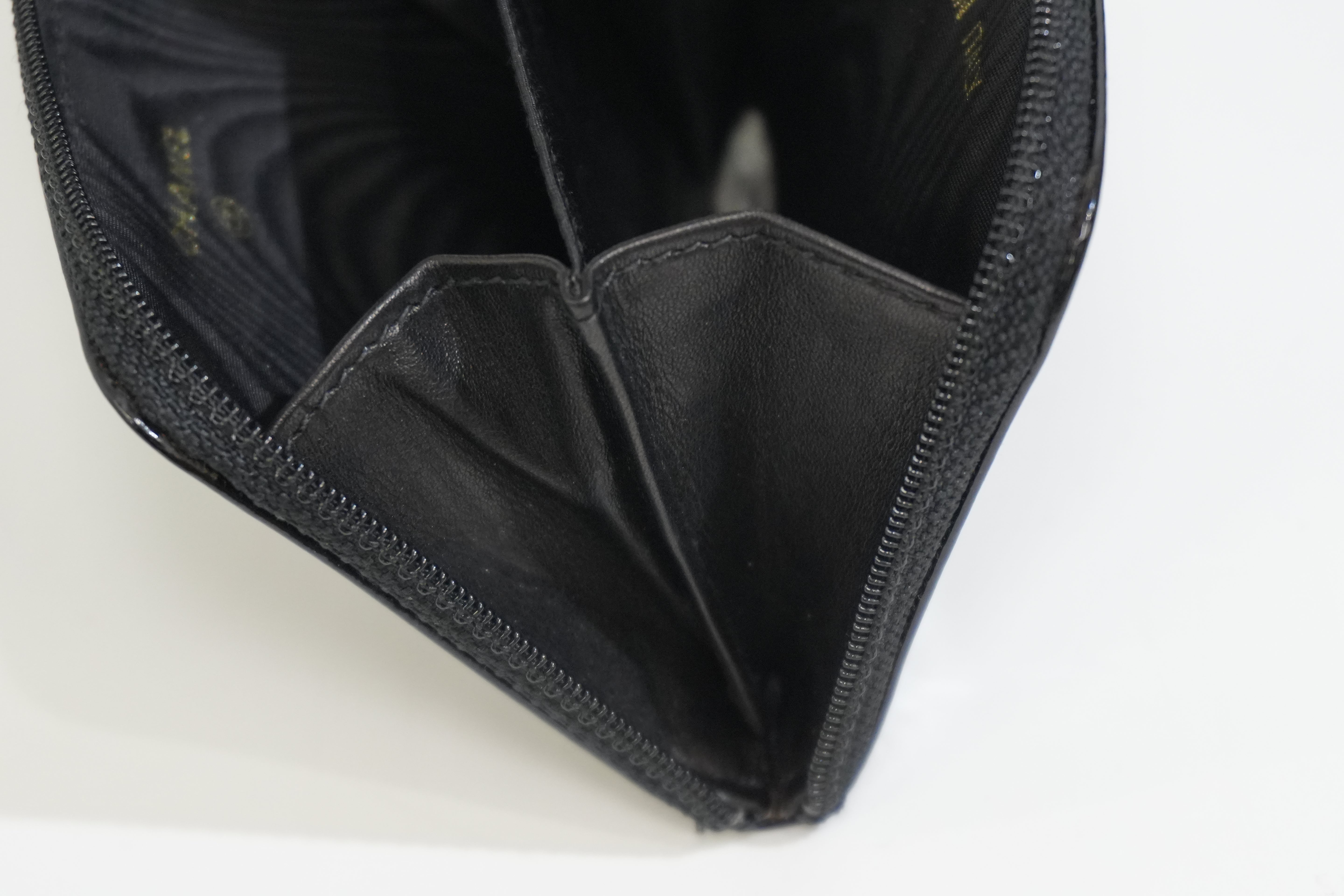 Pre-owned Chanel Patent Zippy Card Holder Black