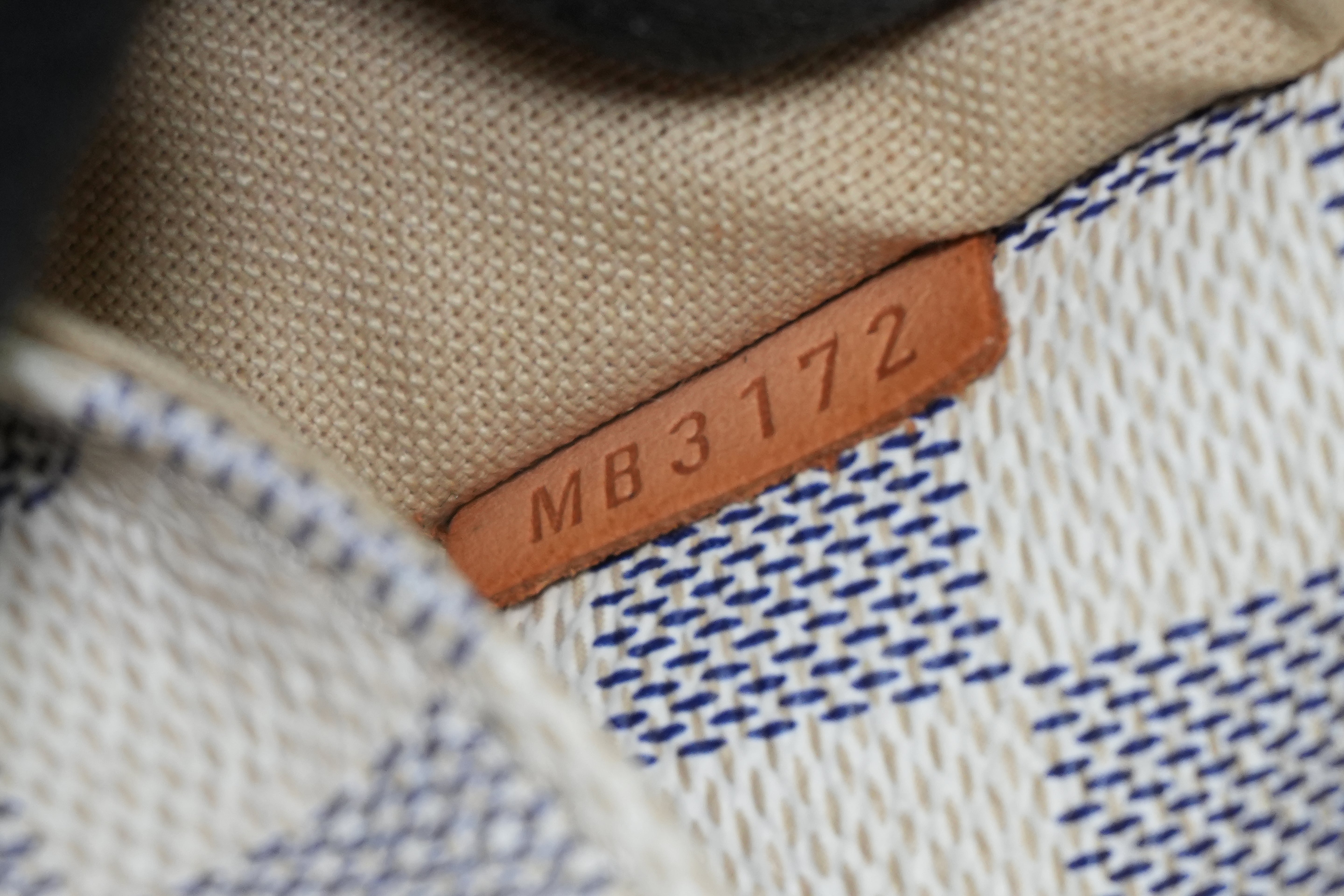 Pre-owned Louis Vuitton Damier Azur Totally MM Tote Bag