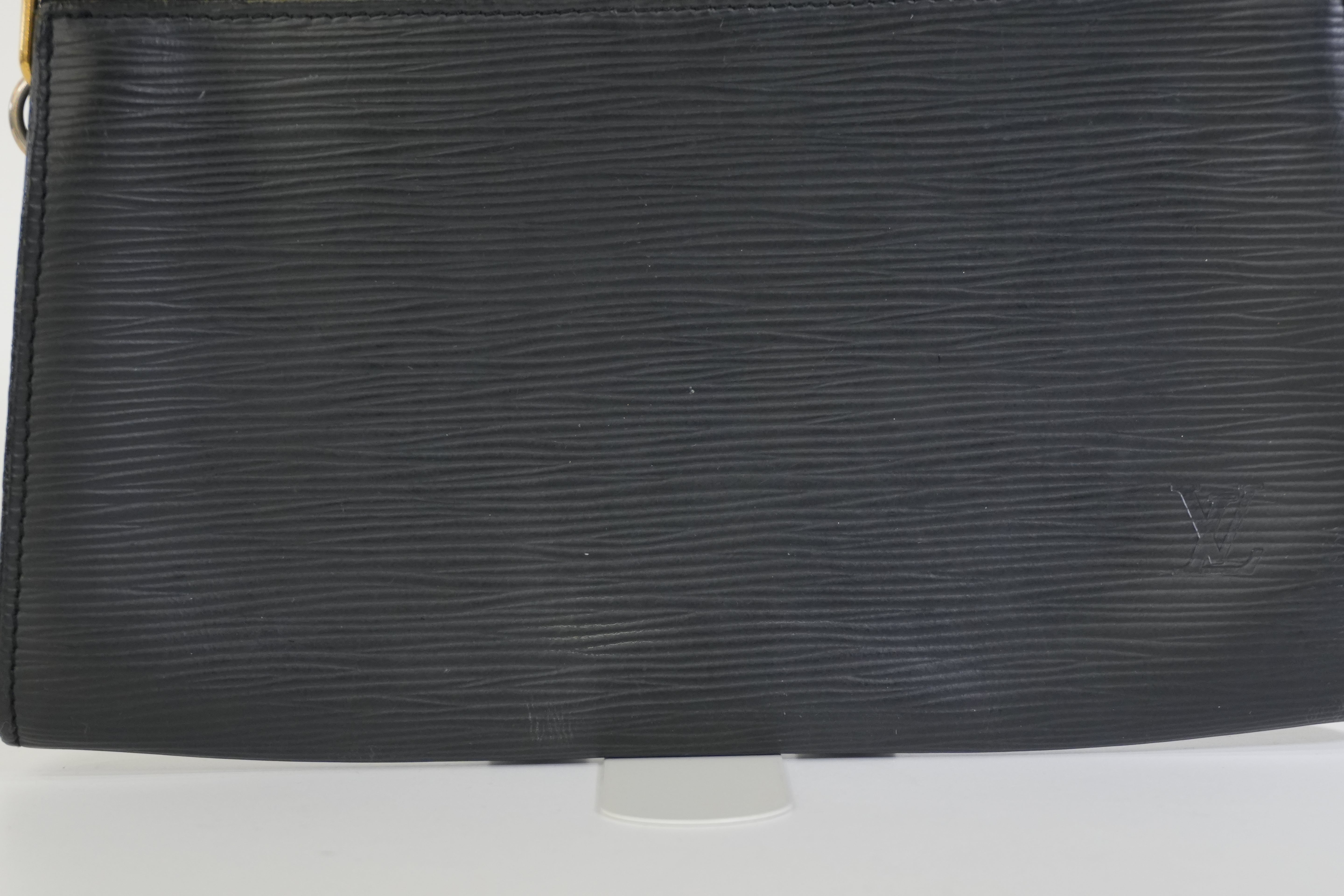 Pre-owned Louis Vuitton Epi Pochette Accessories Handbag Black