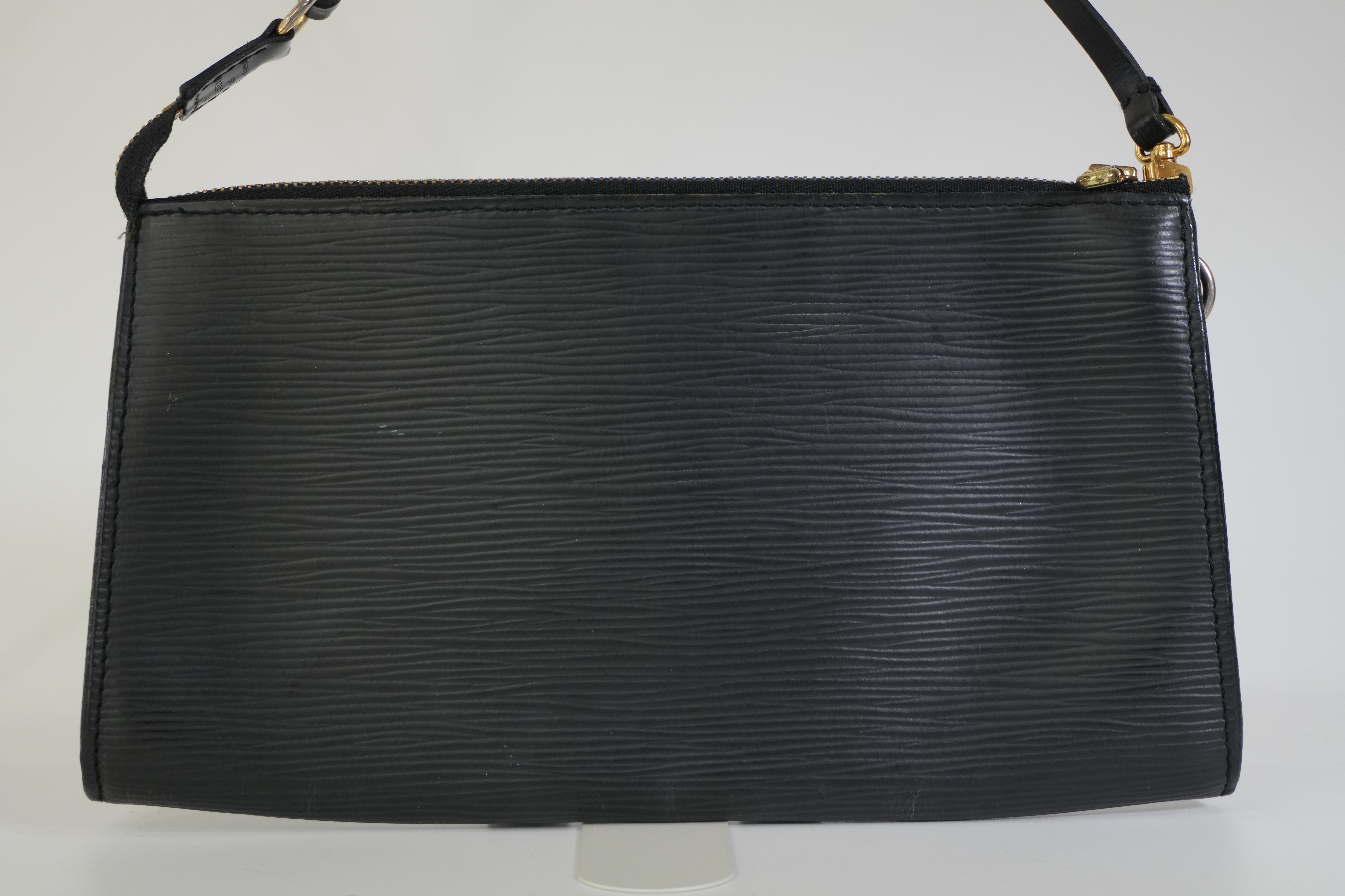 Pre-owned Louis Vuitton Epi Pochette Accessories Handbag Black