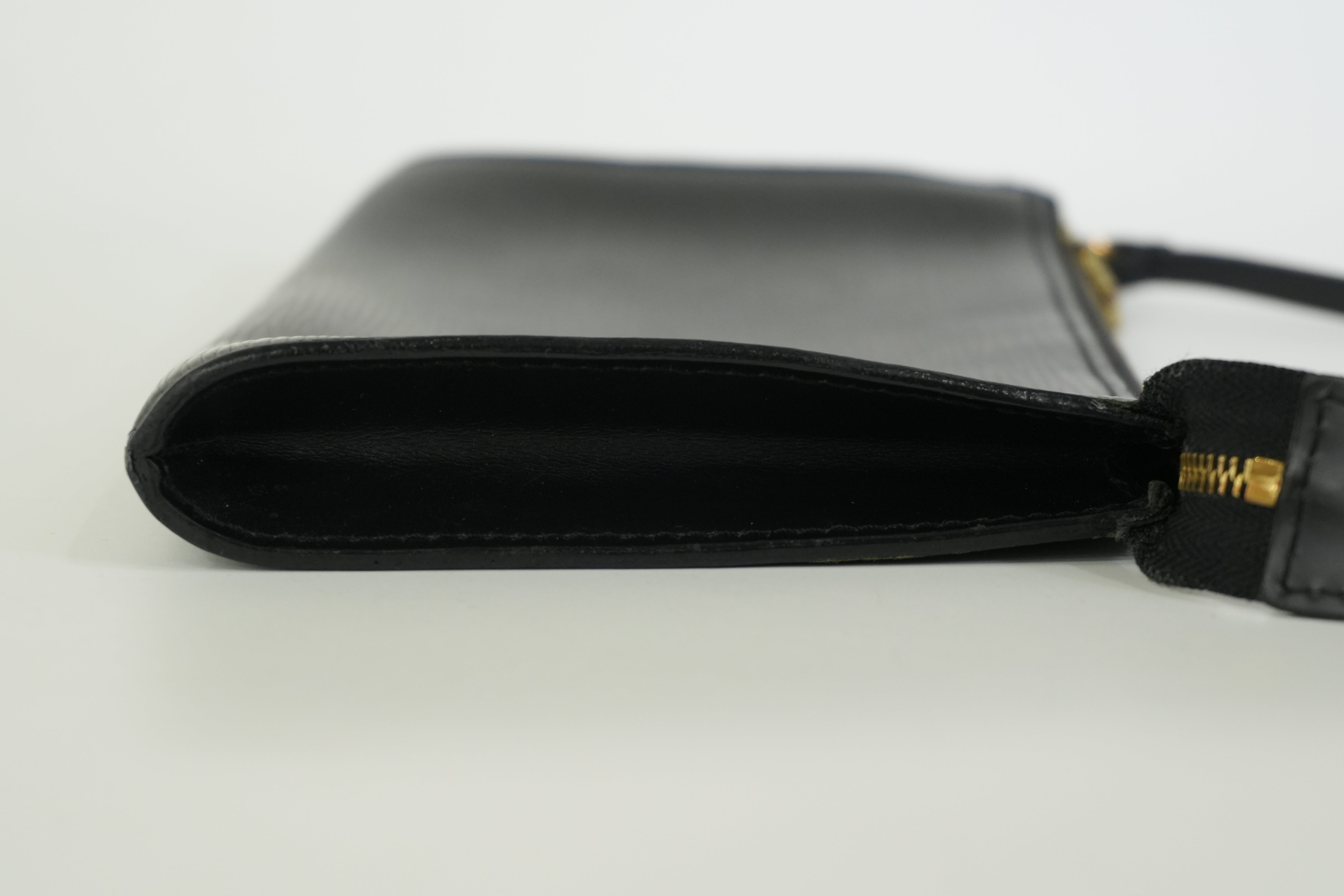 Pre-owned Louis Vuitton Epi Pochette Accessories Handbag Black