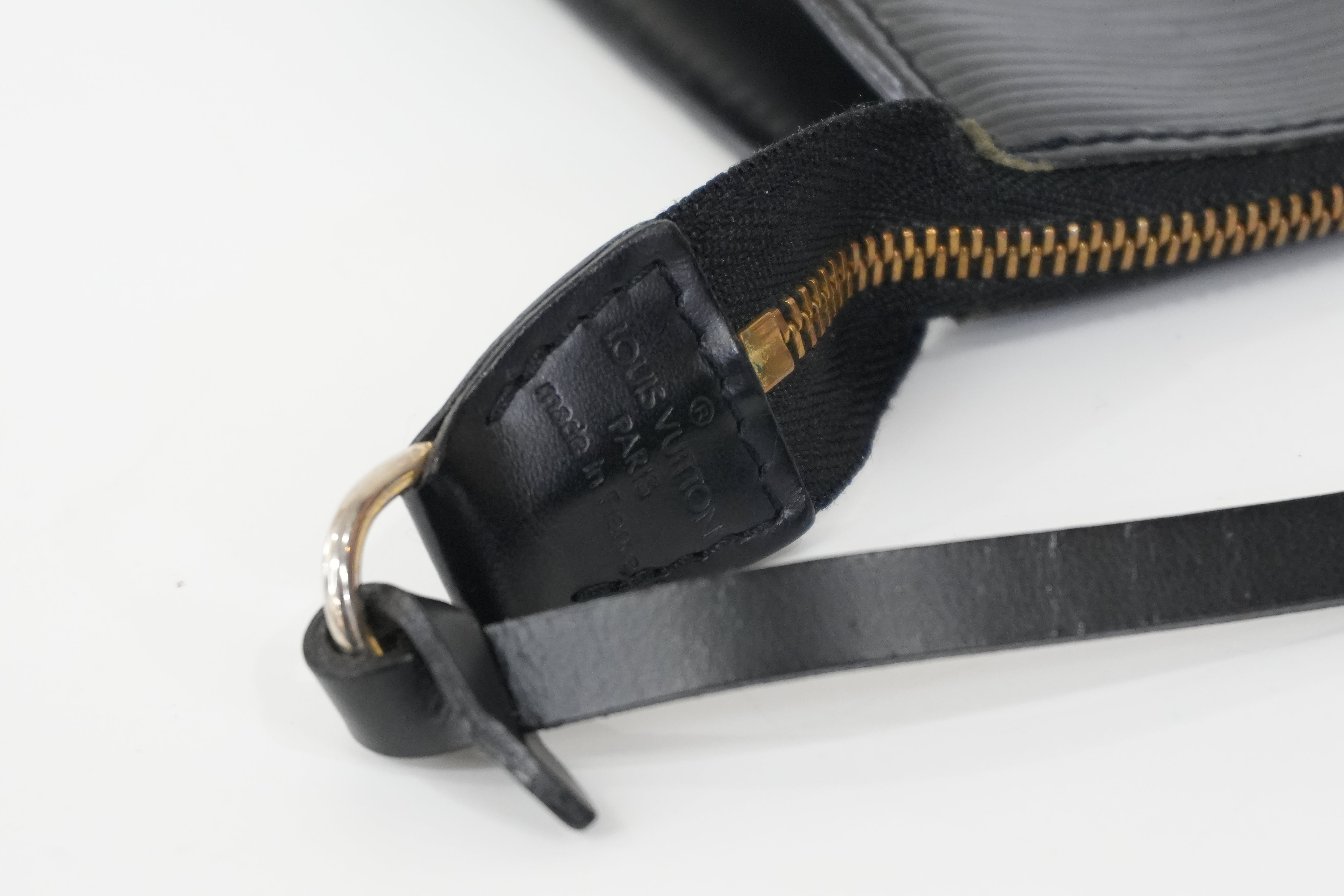 Pre-owned Louis Vuitton Epi Pochette Accessories Handbag Black