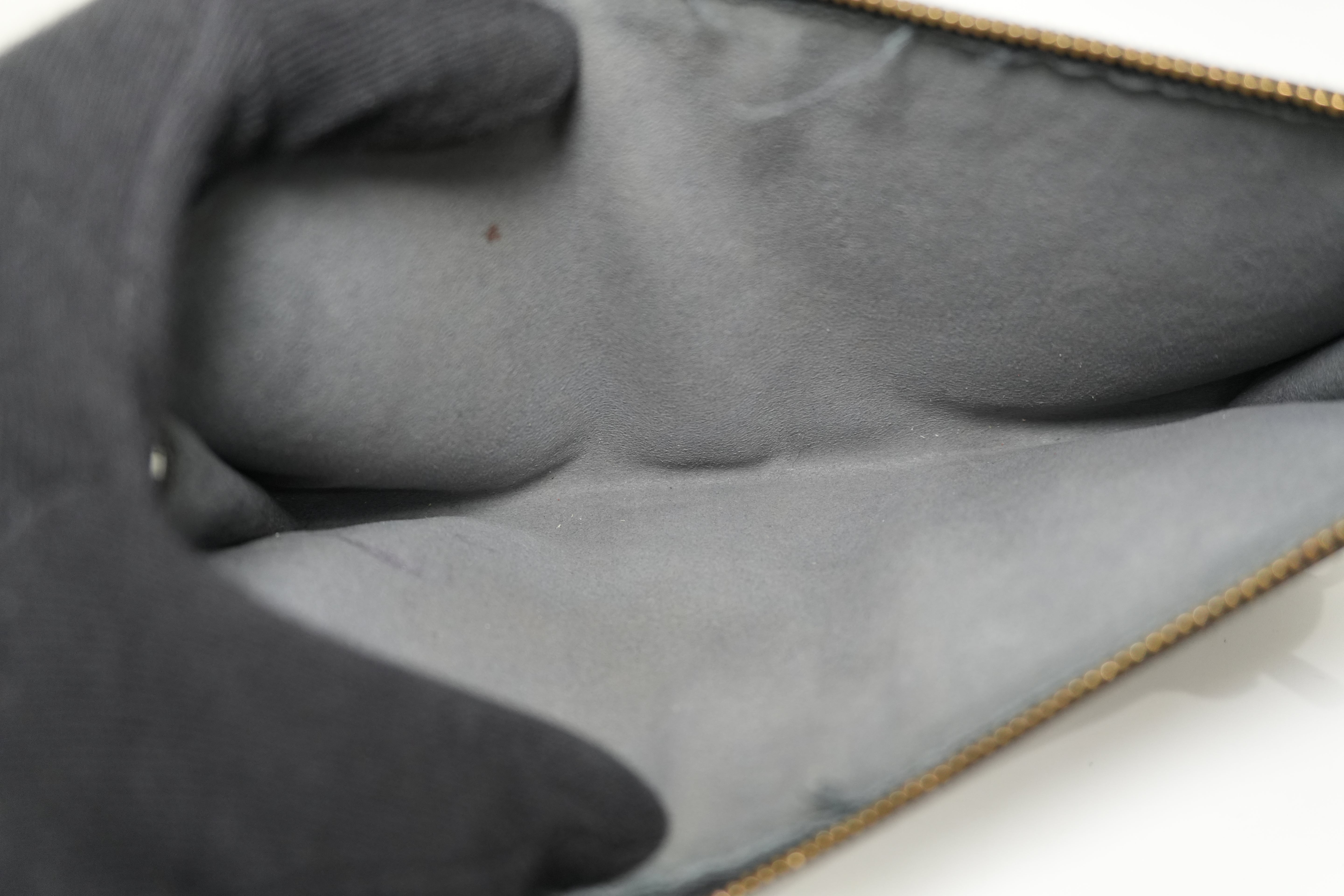 Pre-owned Louis Vuitton Epi Pochette Accessories Handbag Black