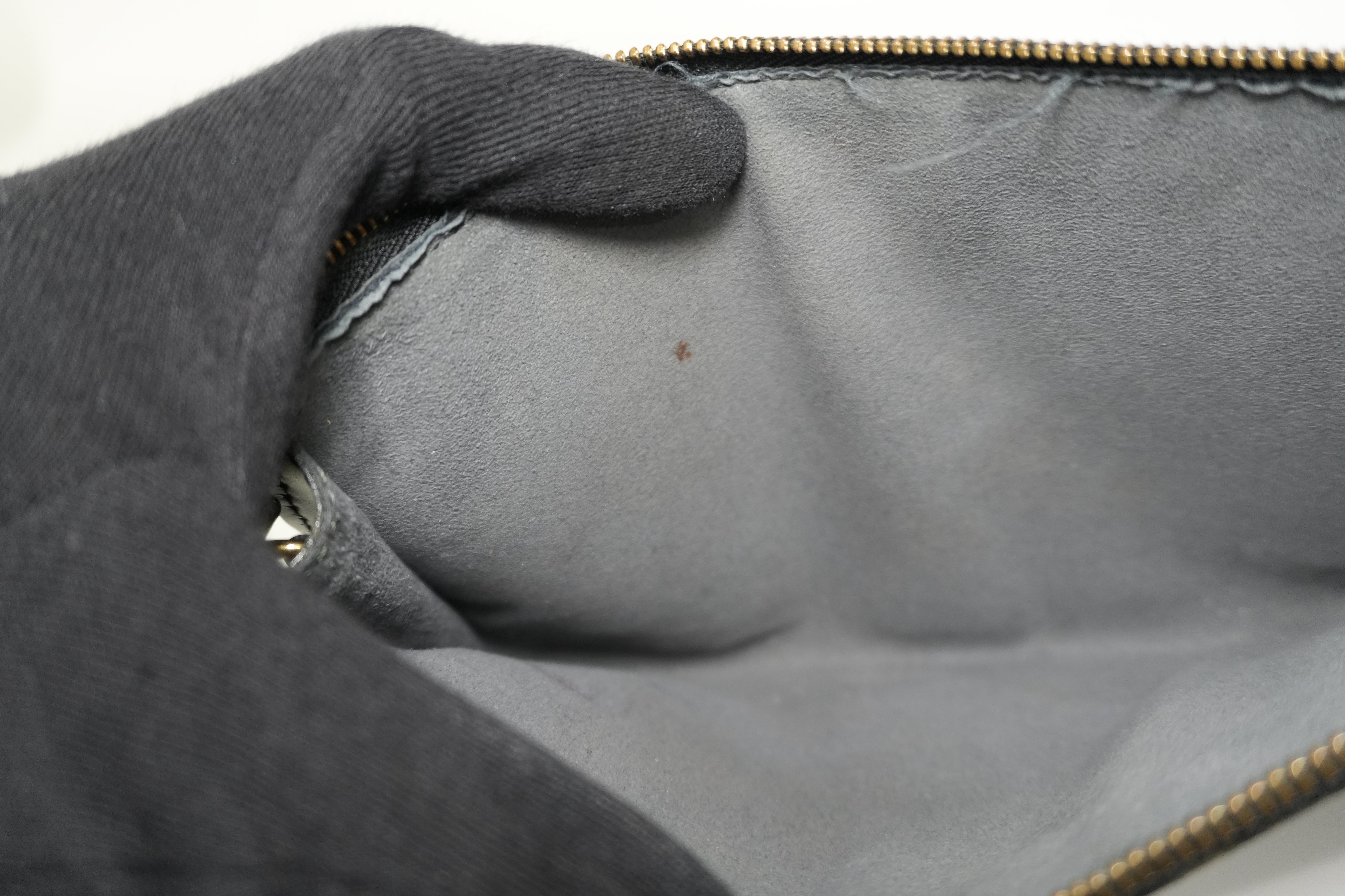 Pre-owned Louis Vuitton Epi Pochette Accessories Handbag Black