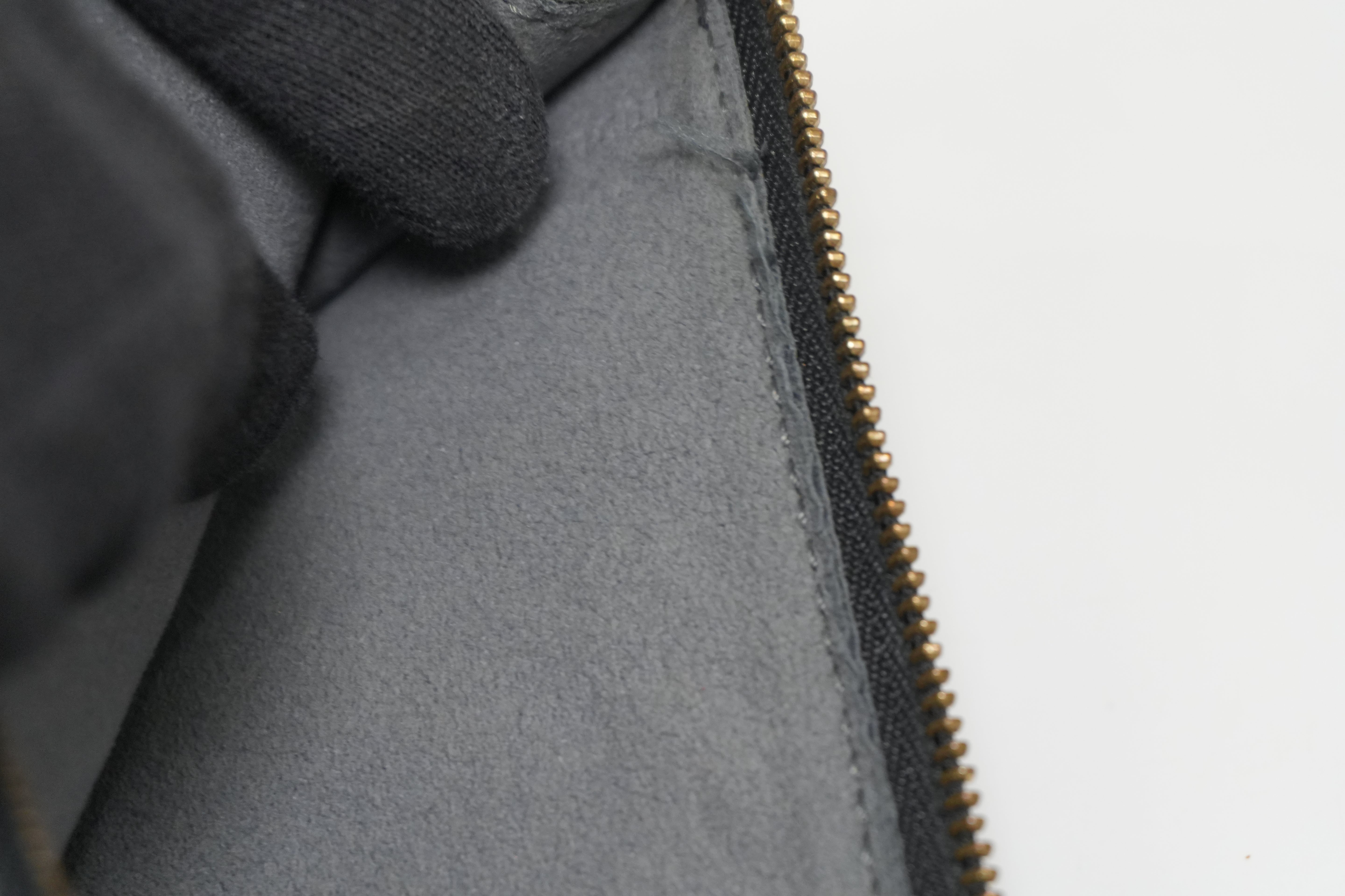 Pre-owned Louis Vuitton Epi Pochette Accessories Handbag Black