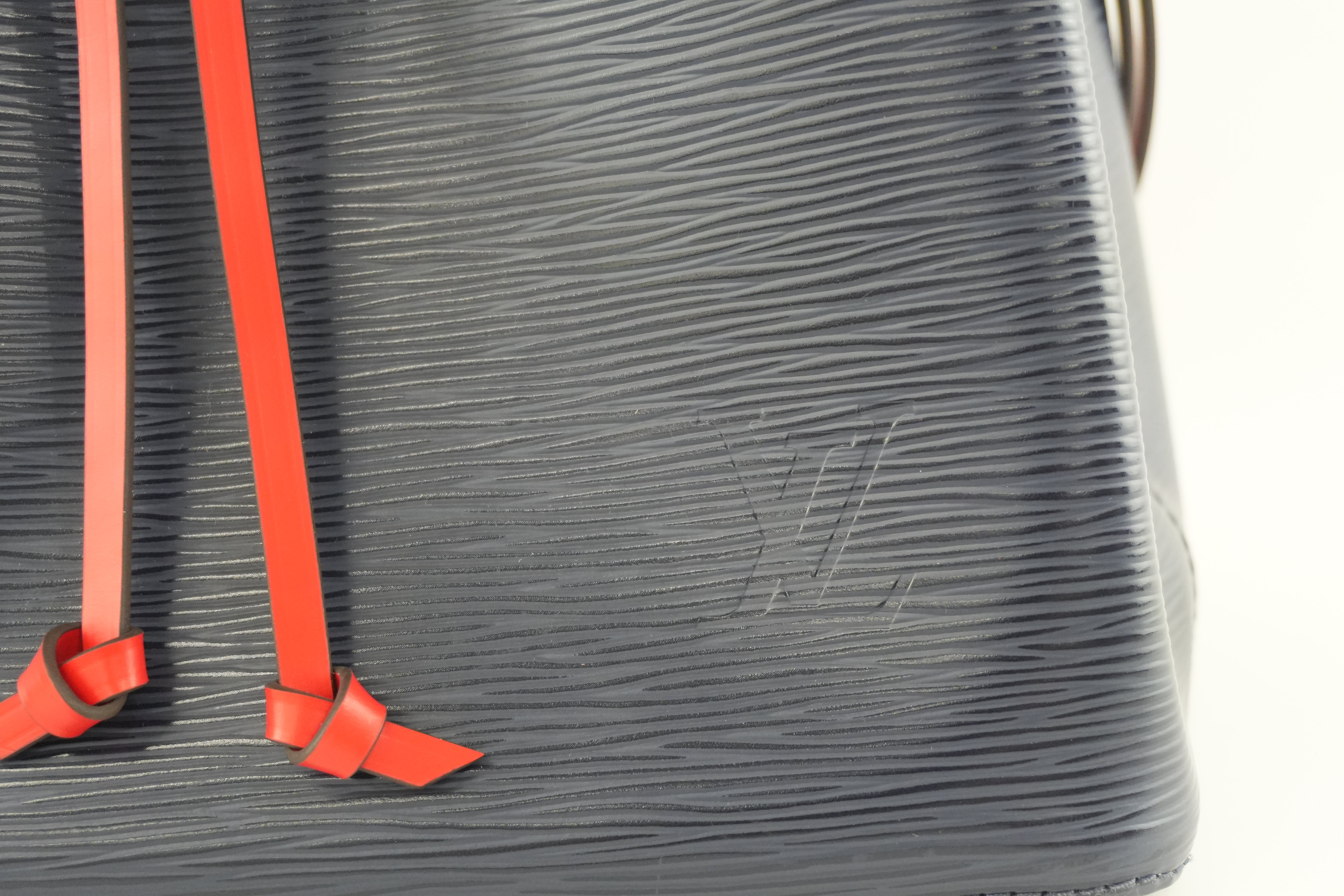 Louis Vuitton Epi Neo Noe Shoulder Bag Navy Blue Used