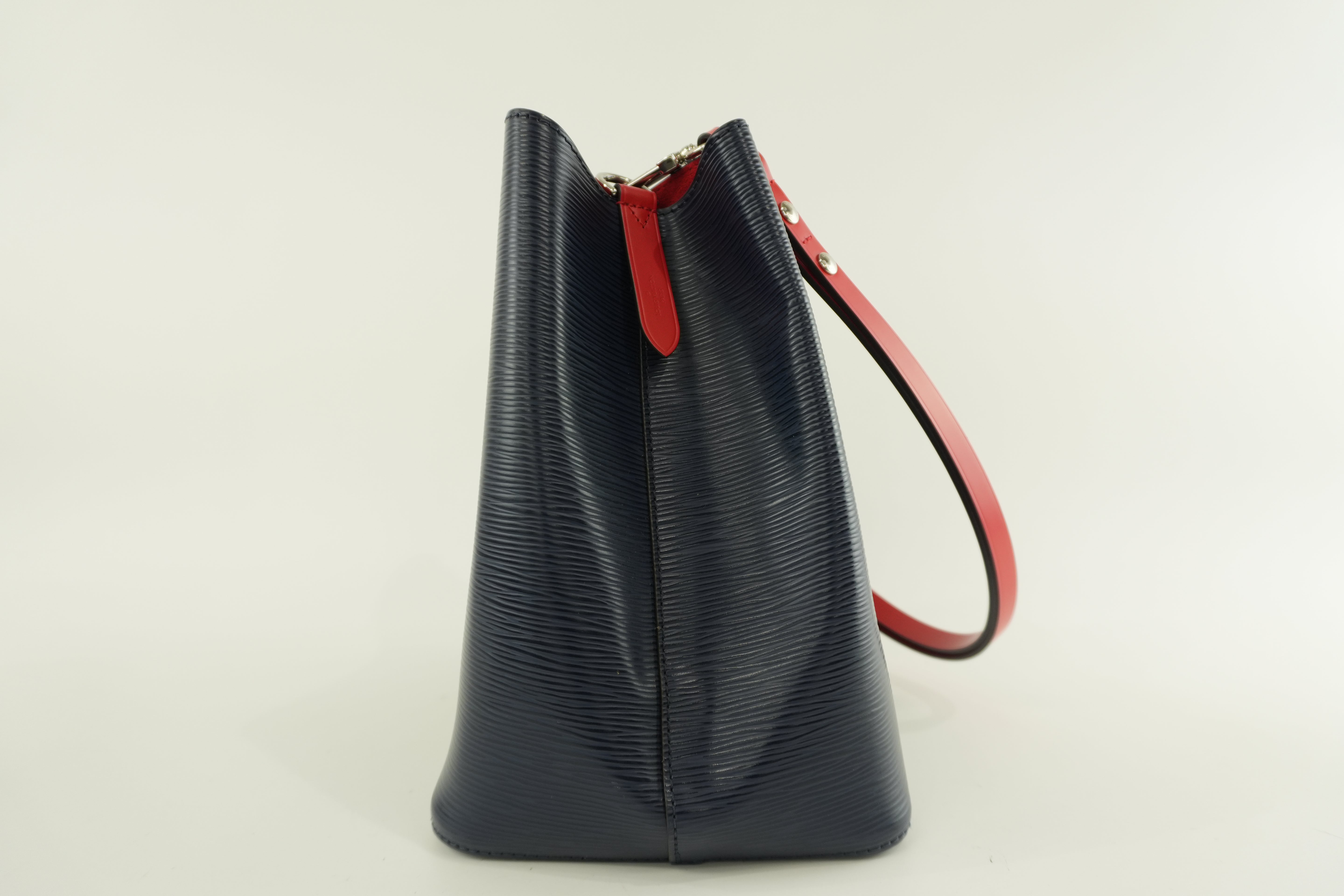 Louis Vuitton Epi Neo Noe Shoulder Bag Navy Blue Used