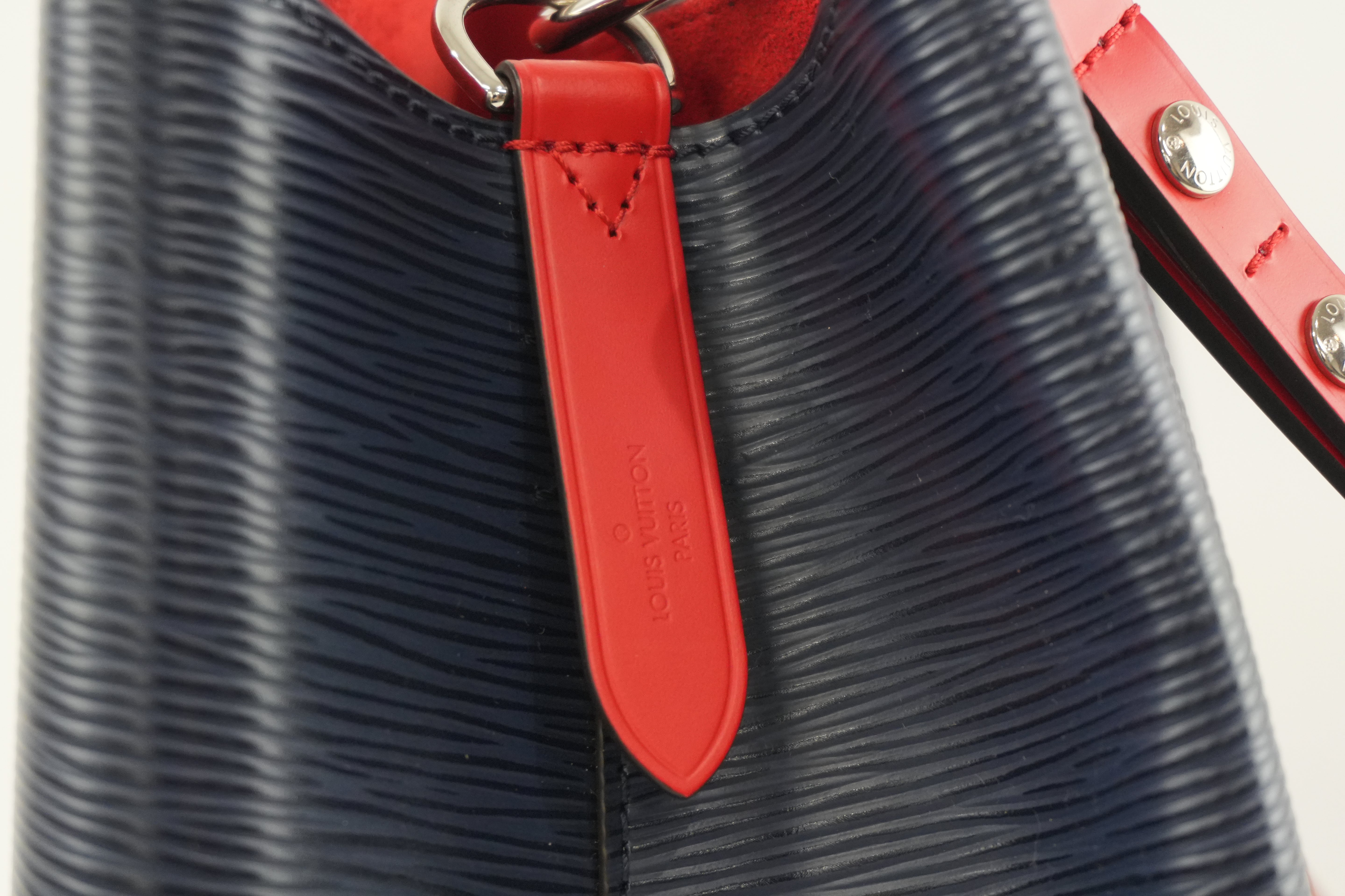 Louis Vuitton Epi Neo Noe Shoulder Bag Navy Blue Used