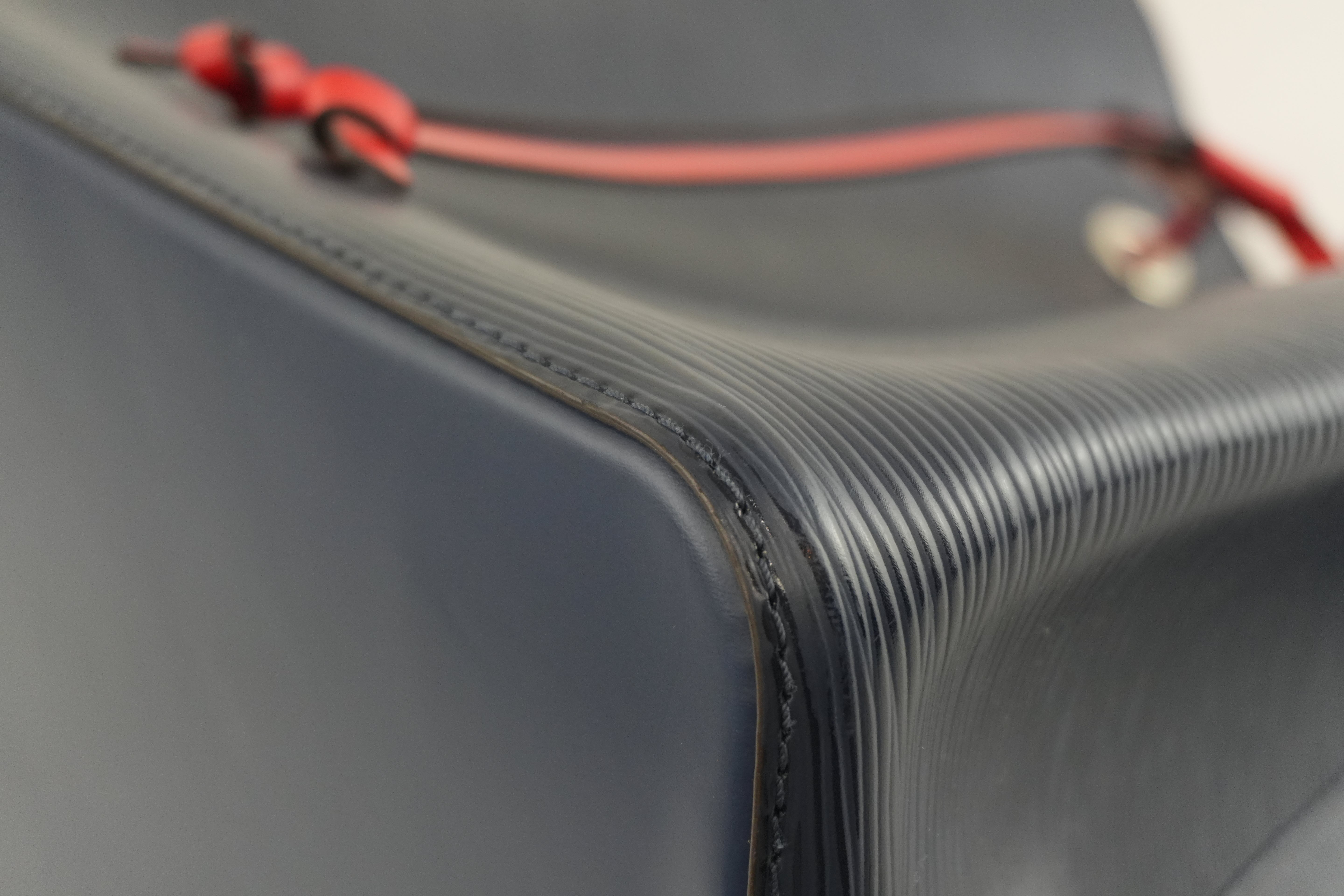 Louis Vuitton Epi Neo Noe Shoulder Bag Navy Blue Used