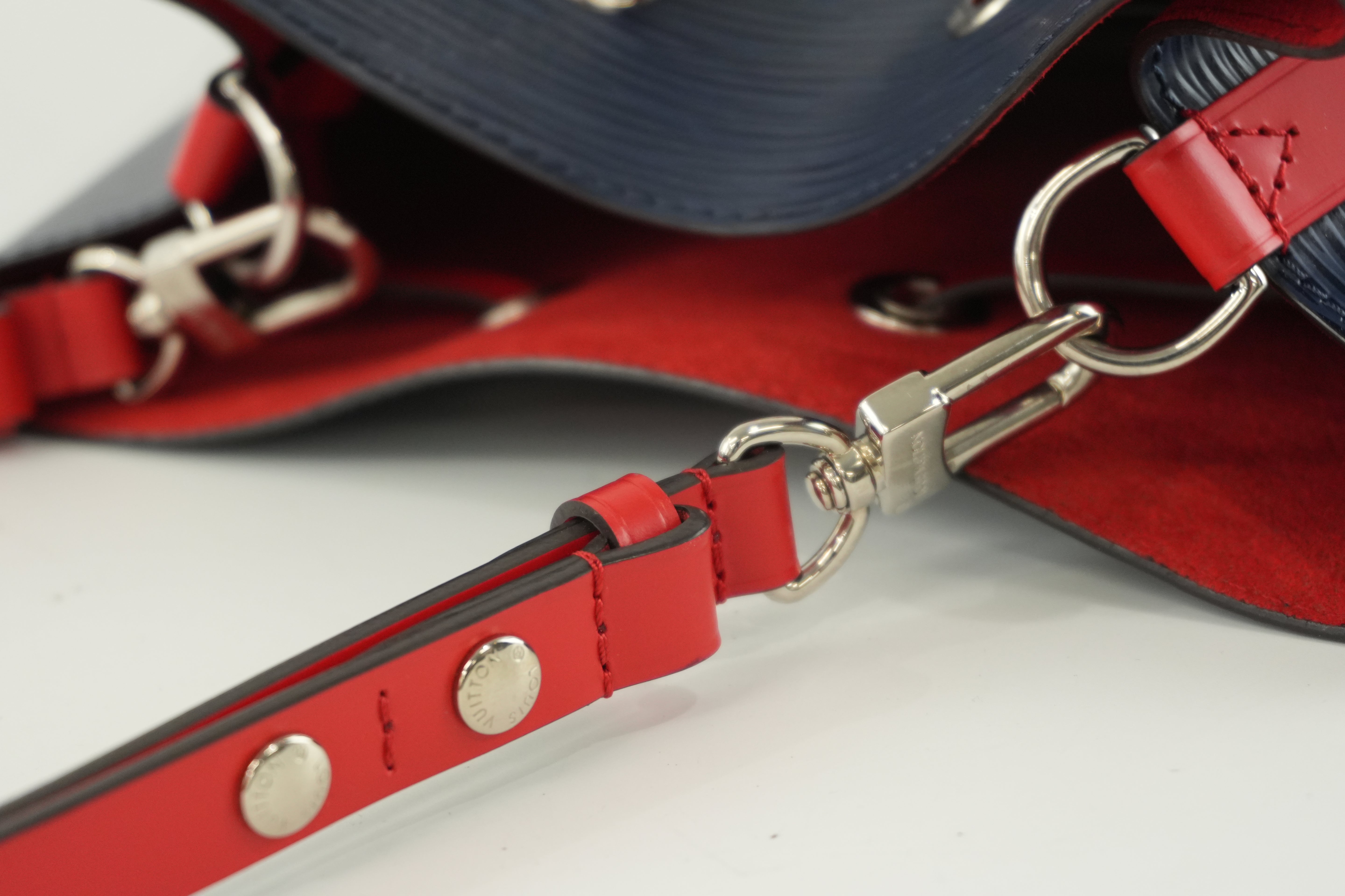 Louis Vuitton Epi Neo Noe Shoulder Bag Navy Blue Used