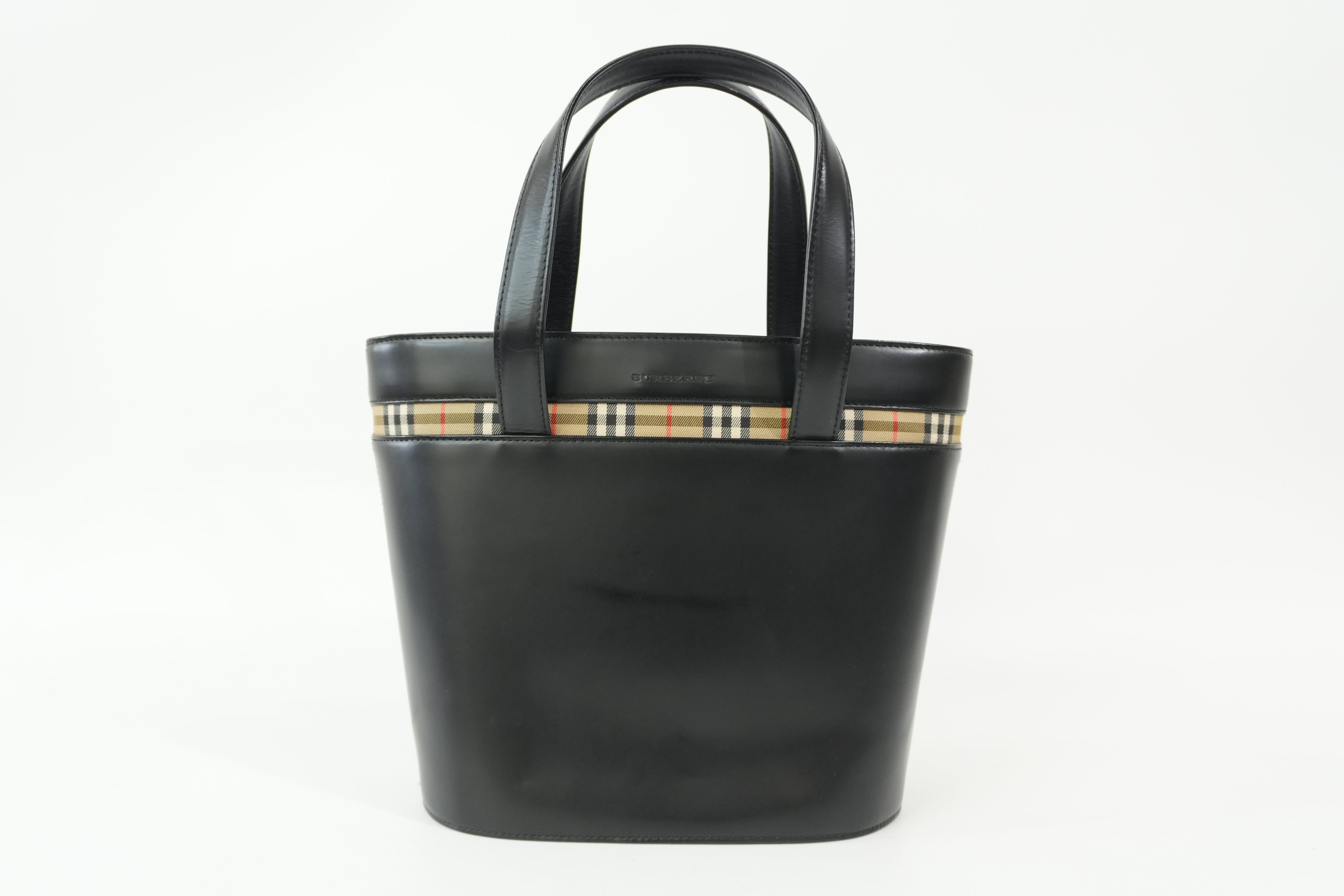 Pre-Owned Burberry Handbag Black