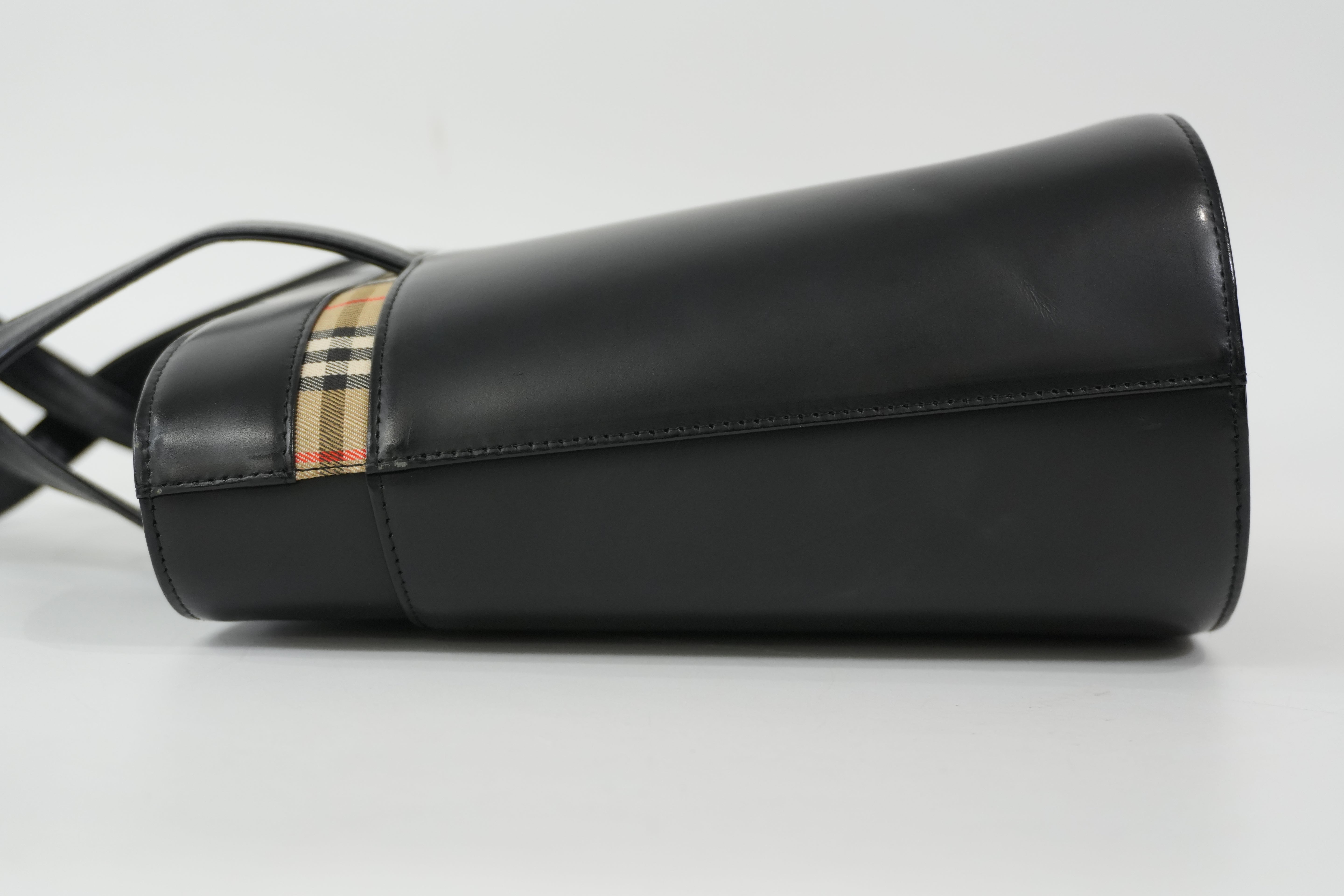 Pre-Owned Burberry Handbag Black