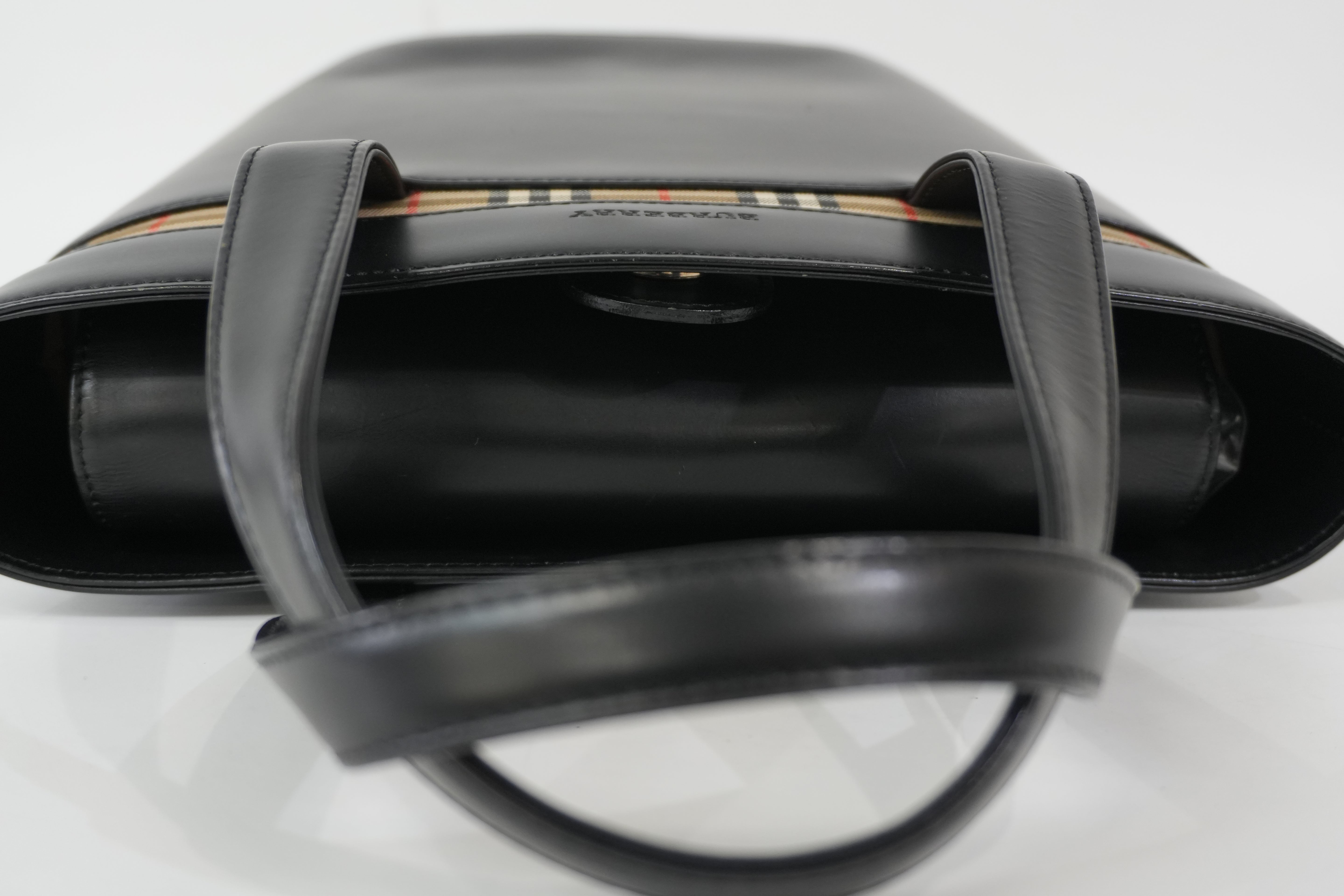 Pre-Owned Burberry Handbag Black