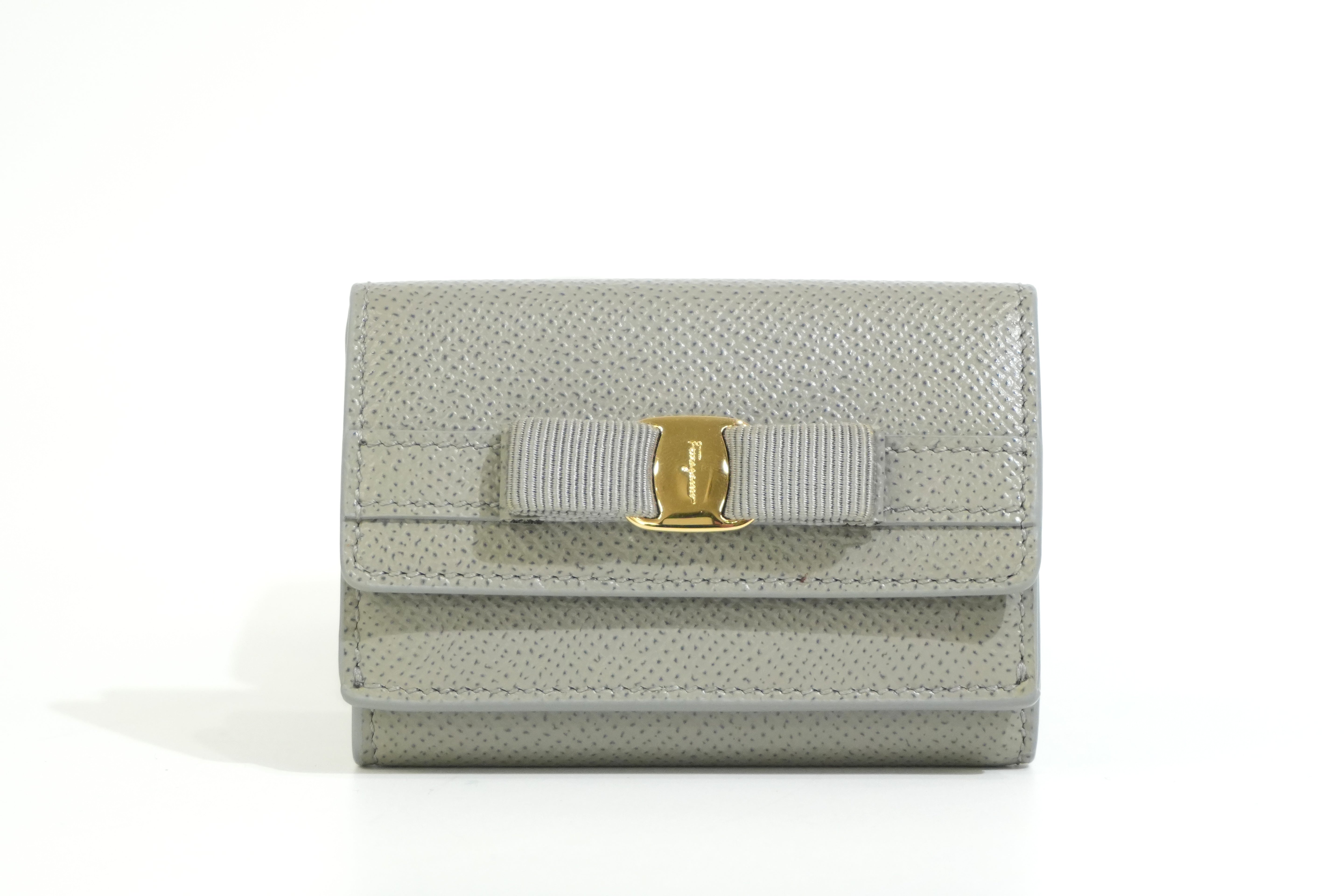 Pre-owned Ferragamo Trifold Wallet Gray