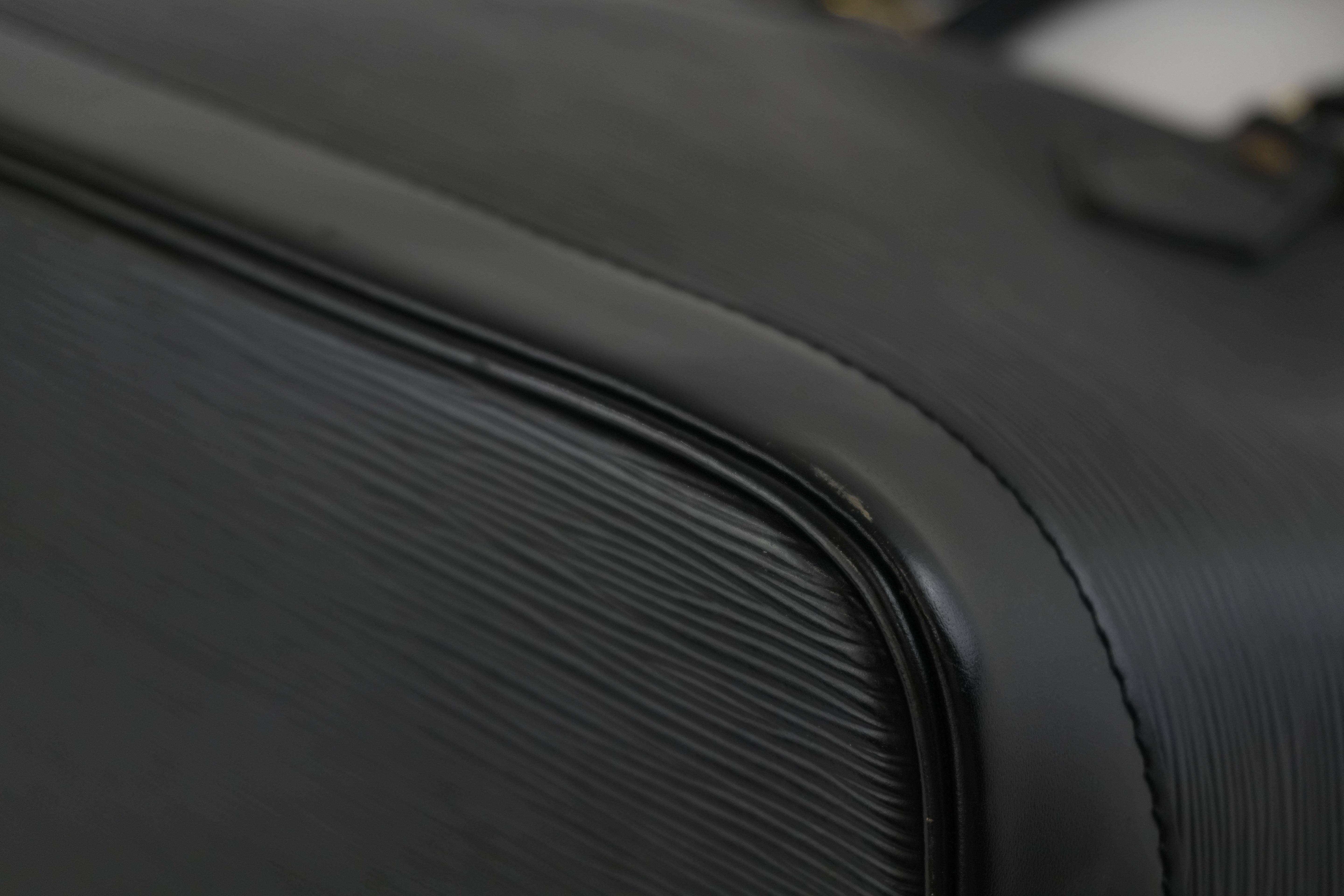 Pre-owned Louis Vuitton Epi Alma PM Black