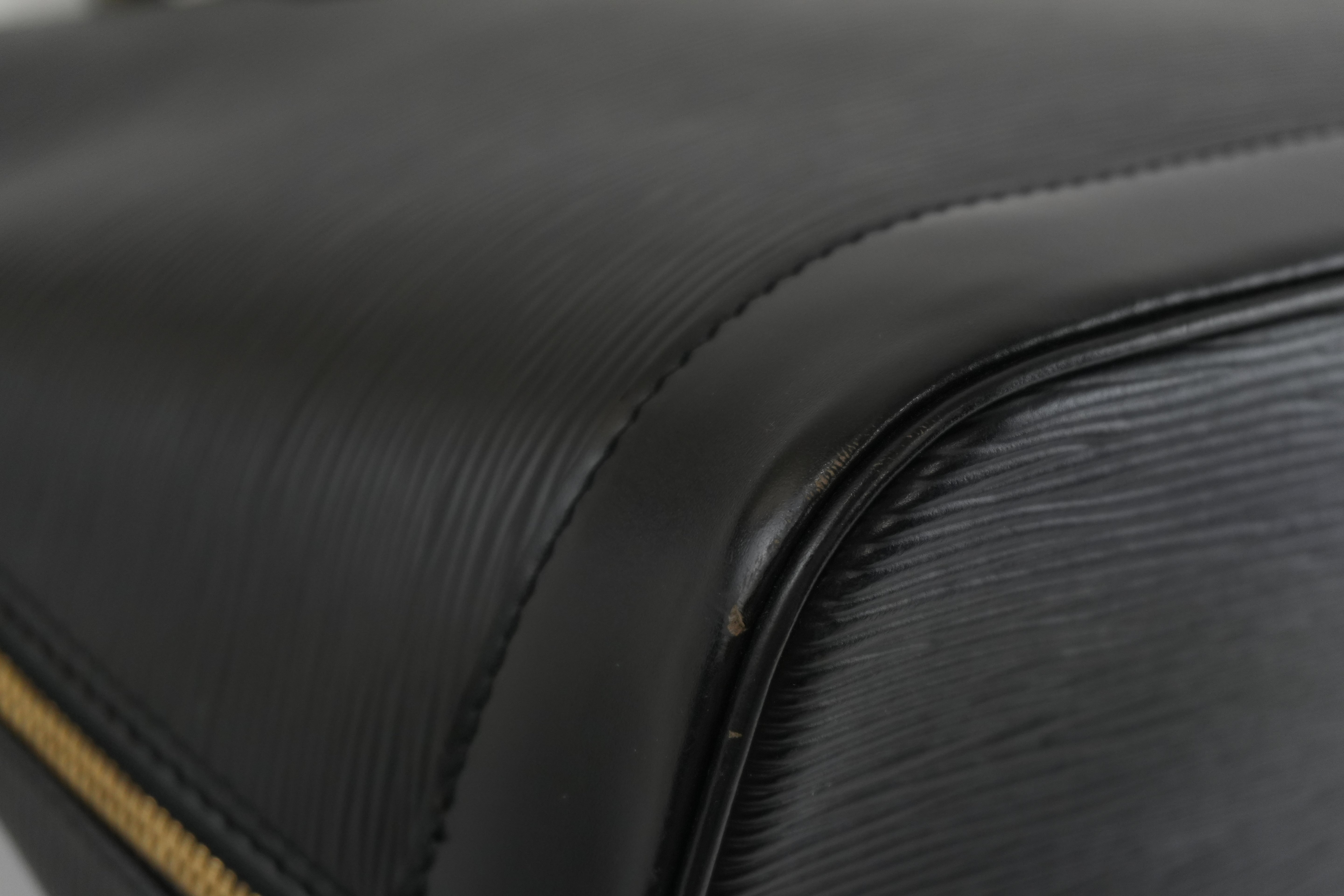 Pre-owned Louis Vuitton Epi Alma PM Black