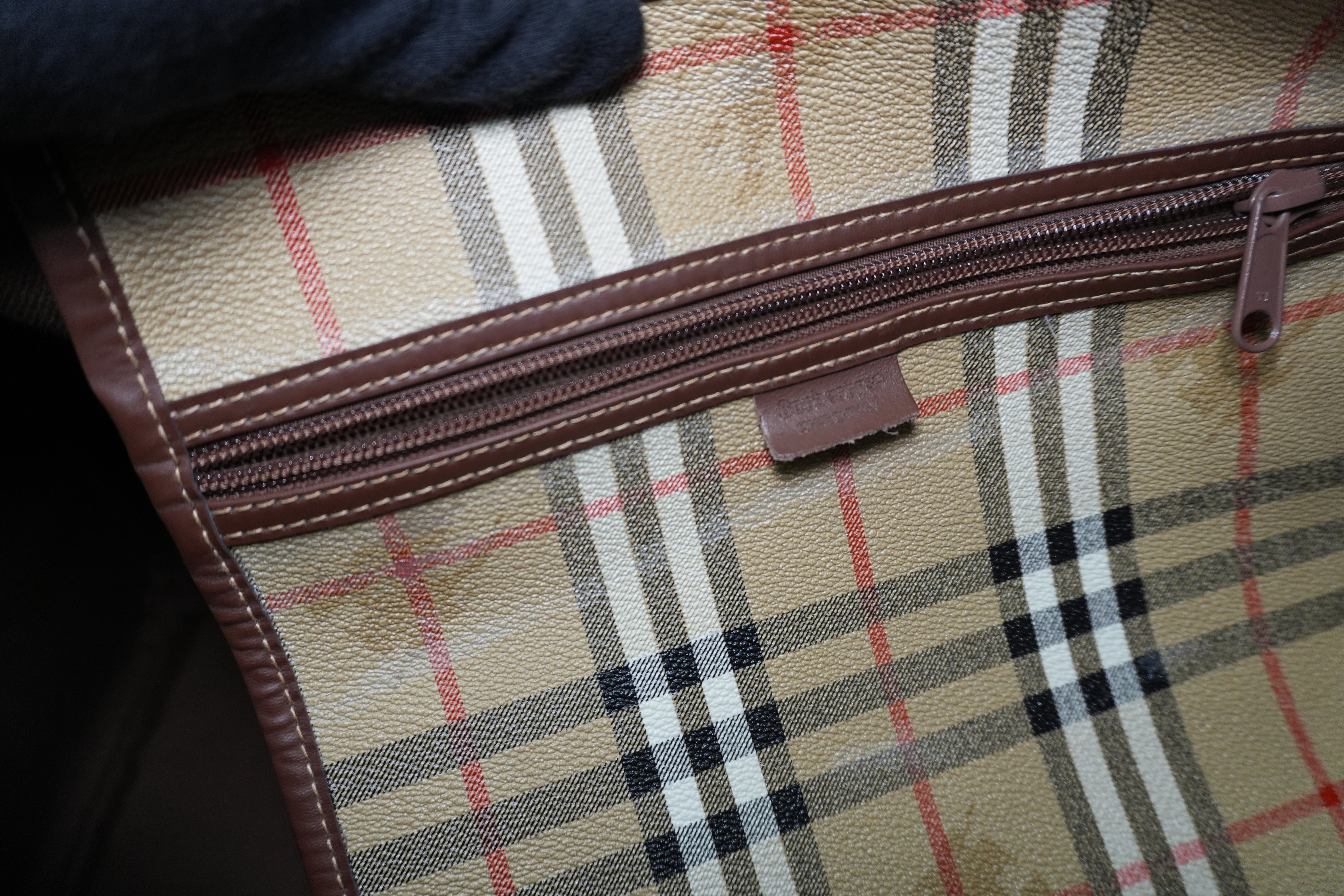 Pre-Owned Burberry Check Duffle Bag size 50 Beige