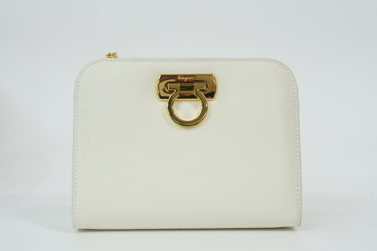 Pre-Owned Ferragamo Chain Crossbody white