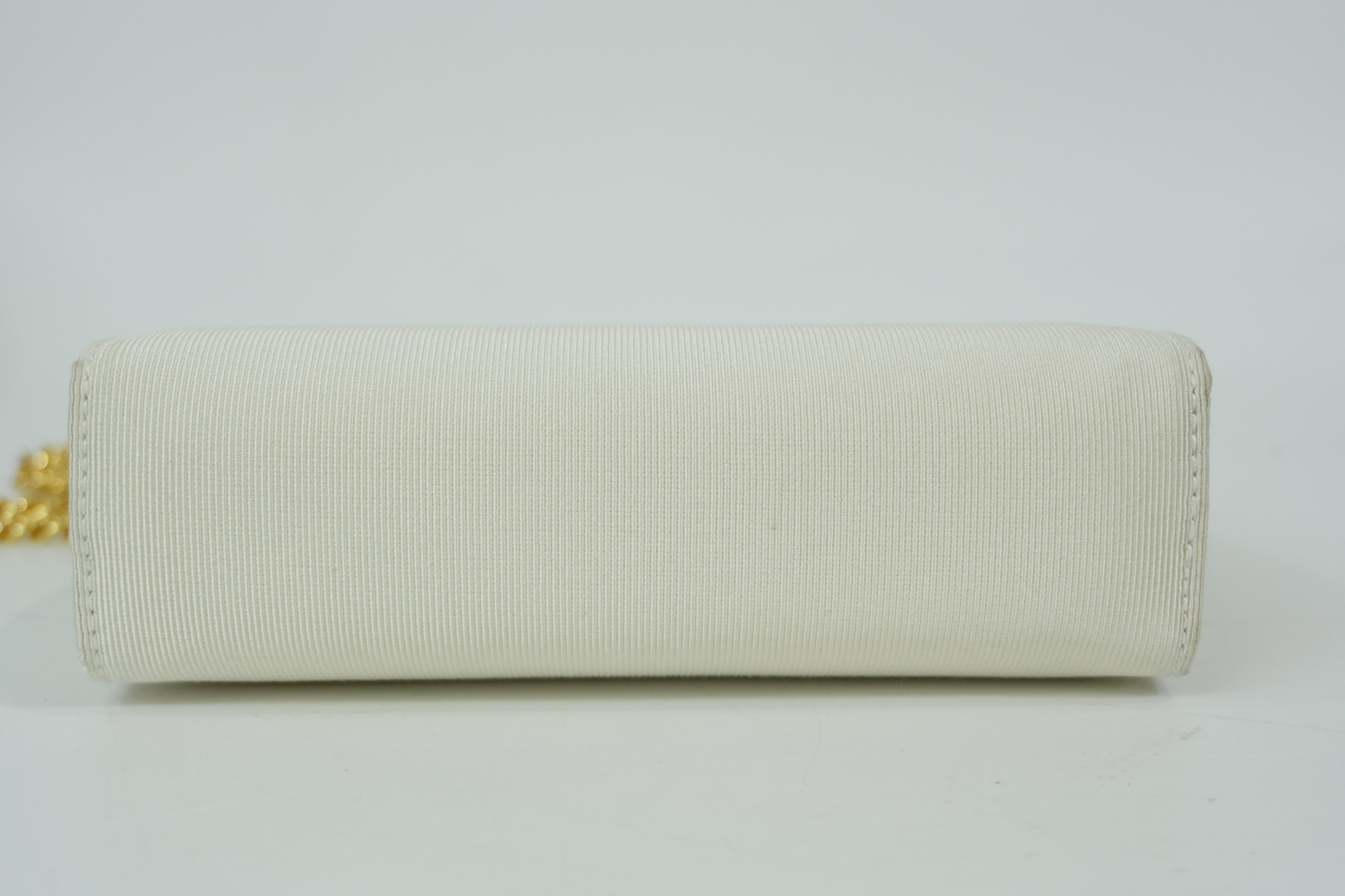 Pre-Owned Ferragamo Chain Crossbody white