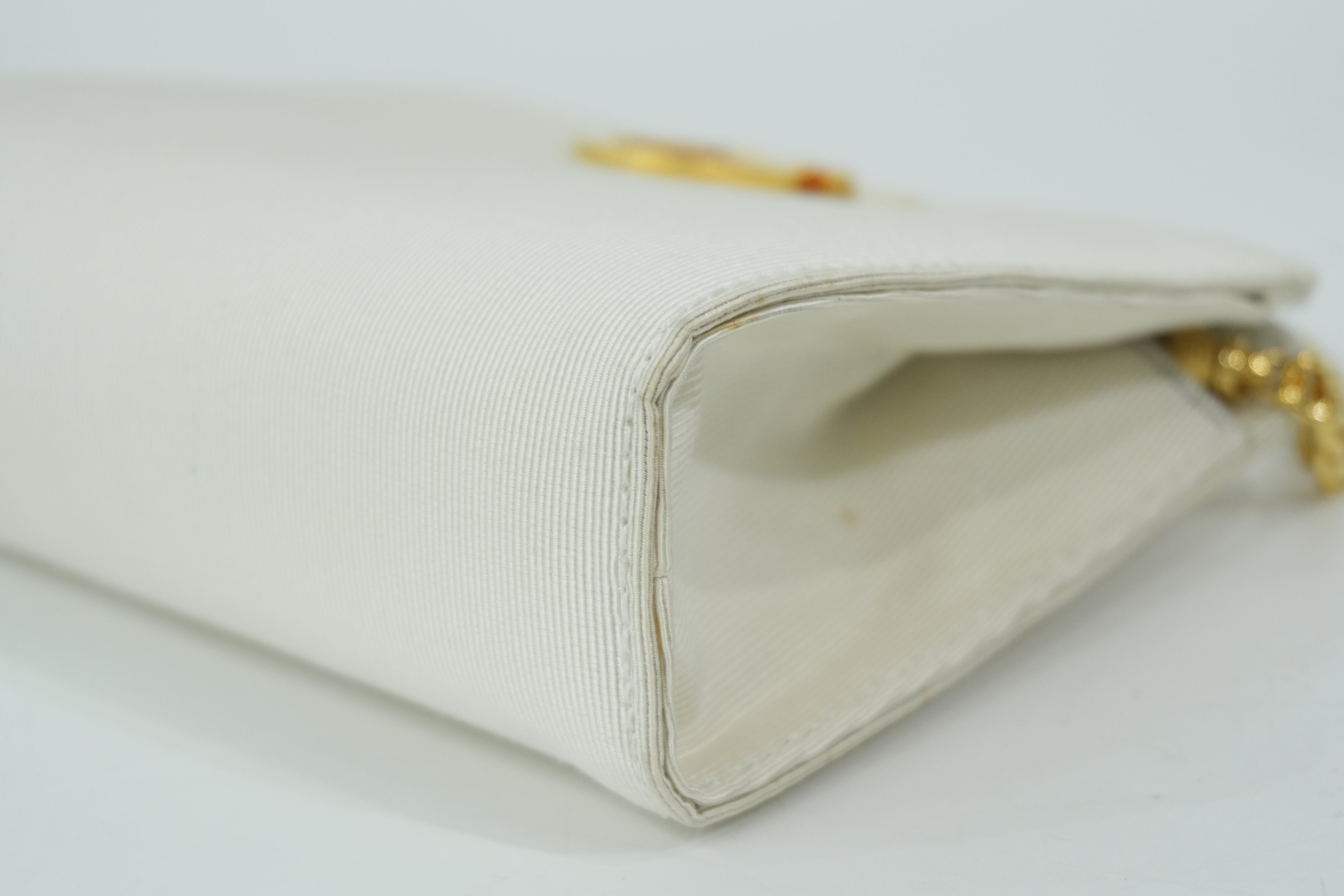 Pre-Owned Ferragamo Chain Crossbody white