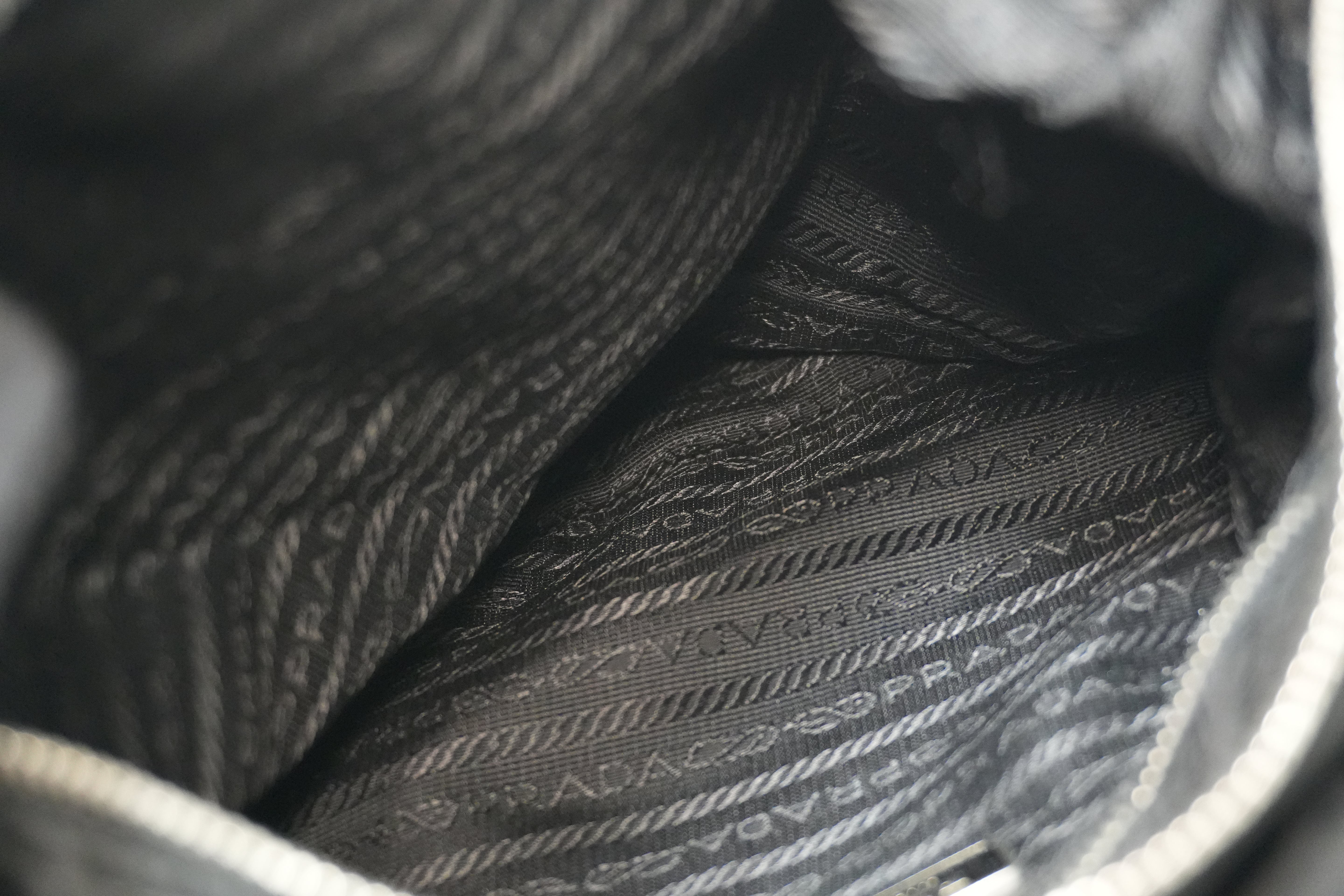 Borsa a tracolla in nylon Prada usata