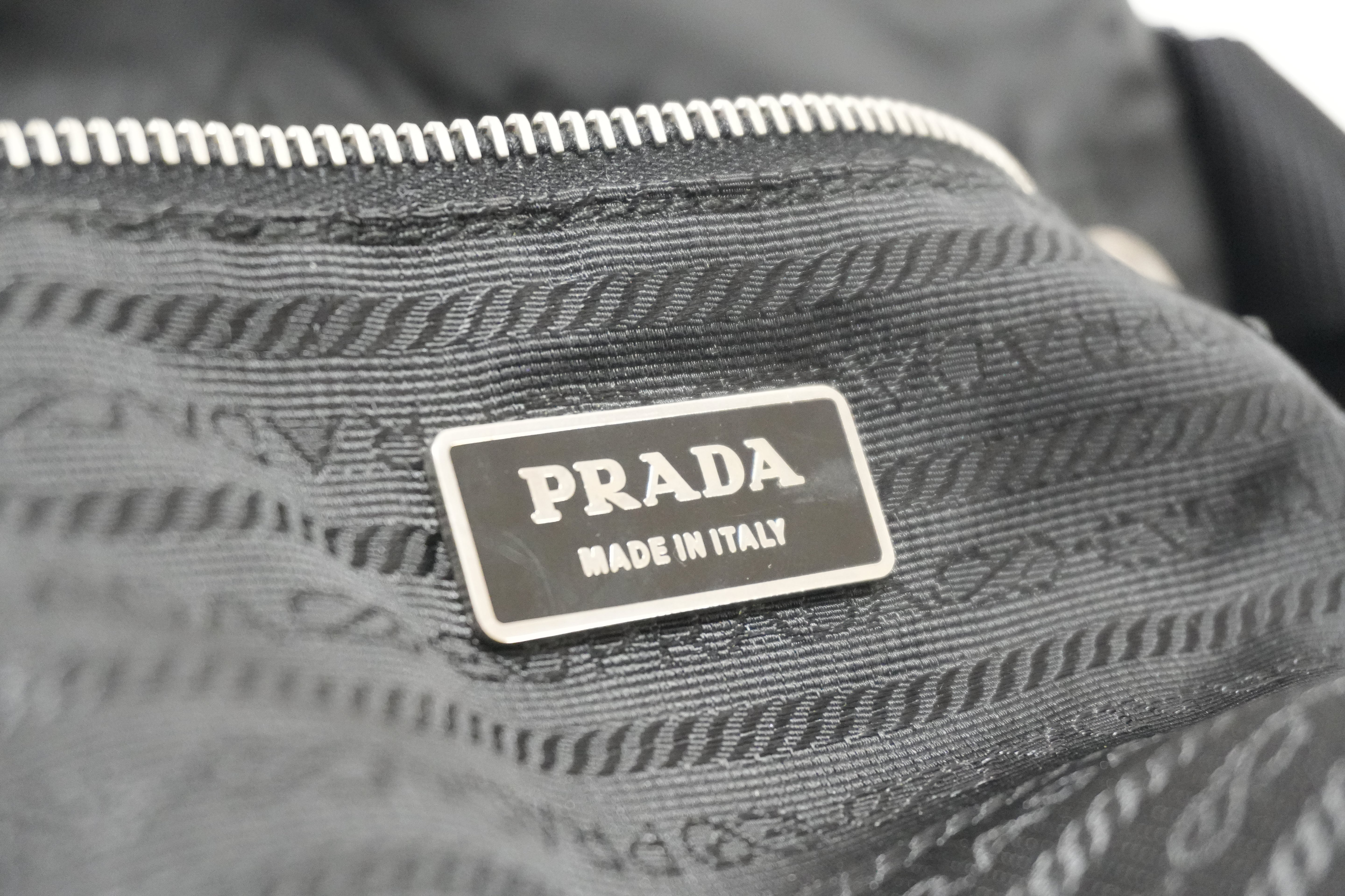 Borsa a tracolla in nylon Prada usata