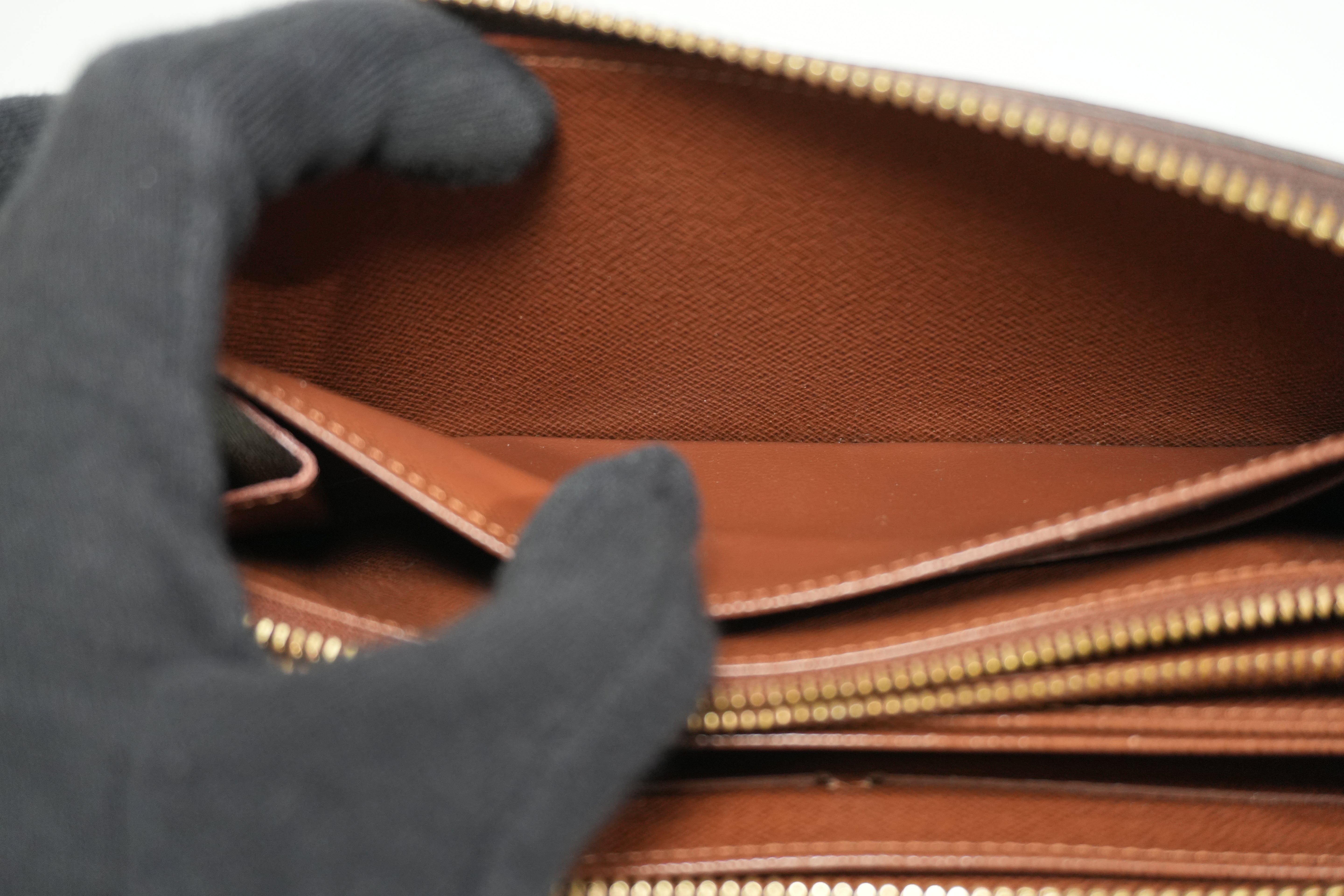 Pre-owned Louis Vuitton Monogram Zippy Long Wallet