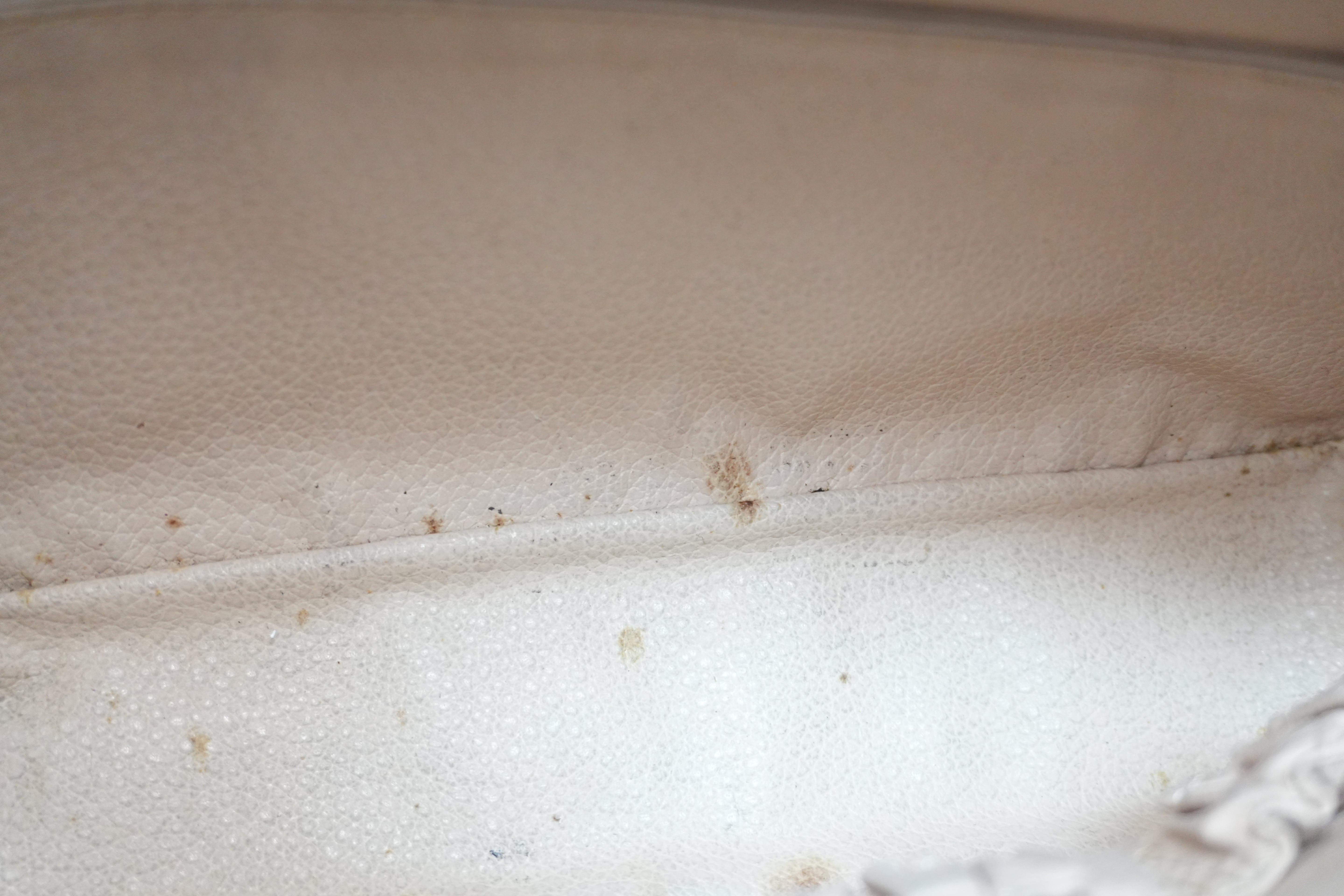 ルイヴィトン トゥルース 23 中古