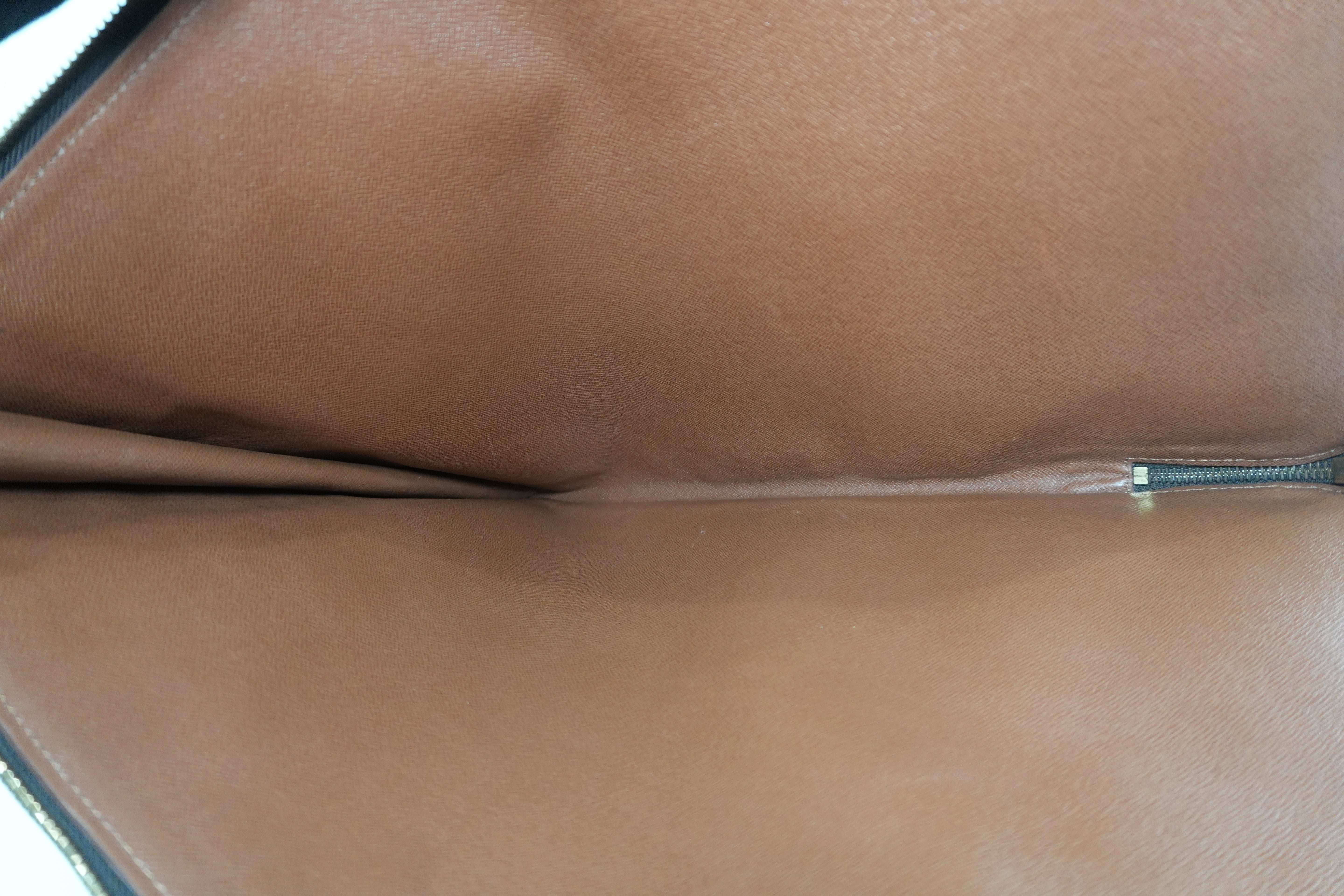 Pre-owned Louis Vuitton Monogram Pochette Document