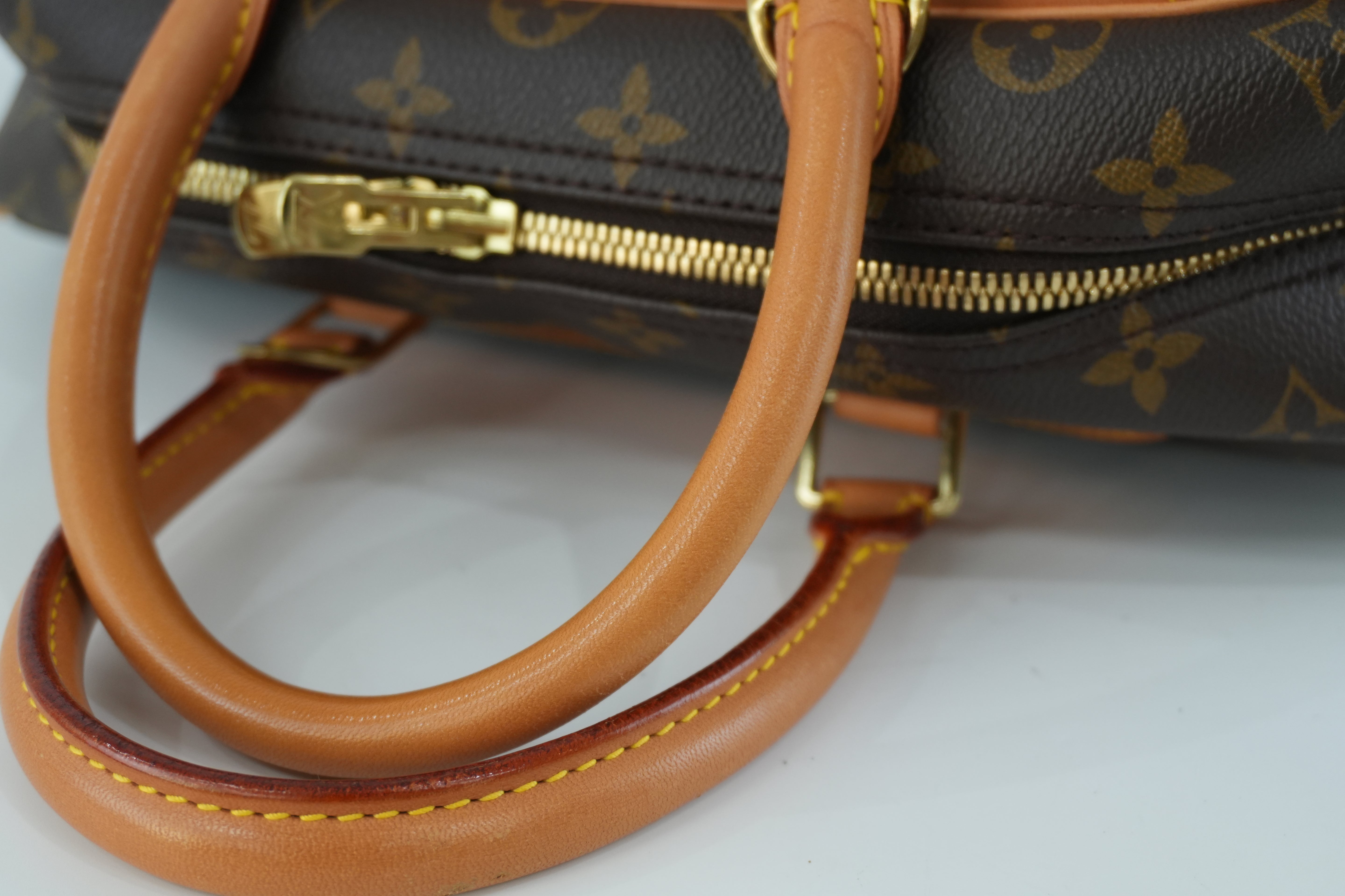 Pre-owned Louis Vuitton Monogram Deauville Handbag