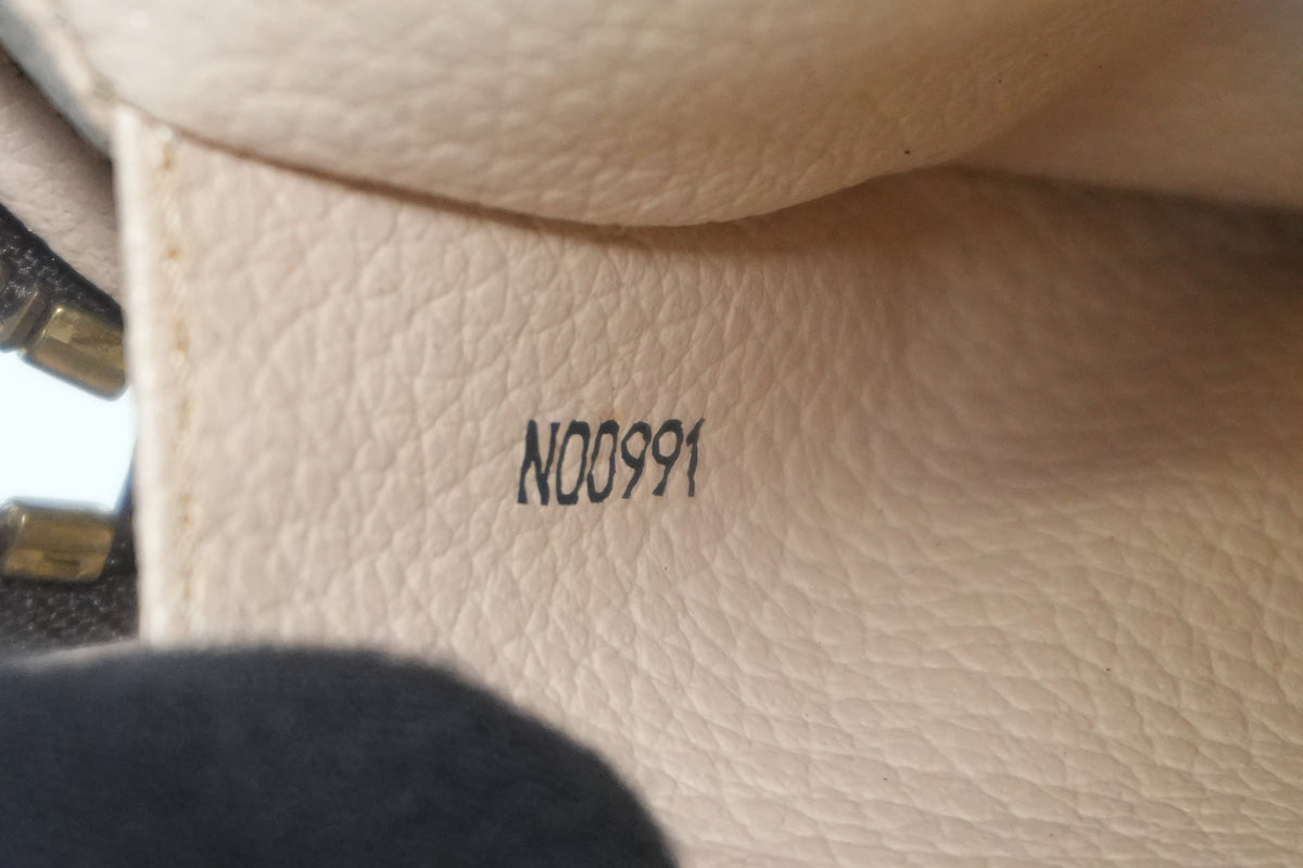 Pre-Owned Louis Vuitton Monogram Trousse 28