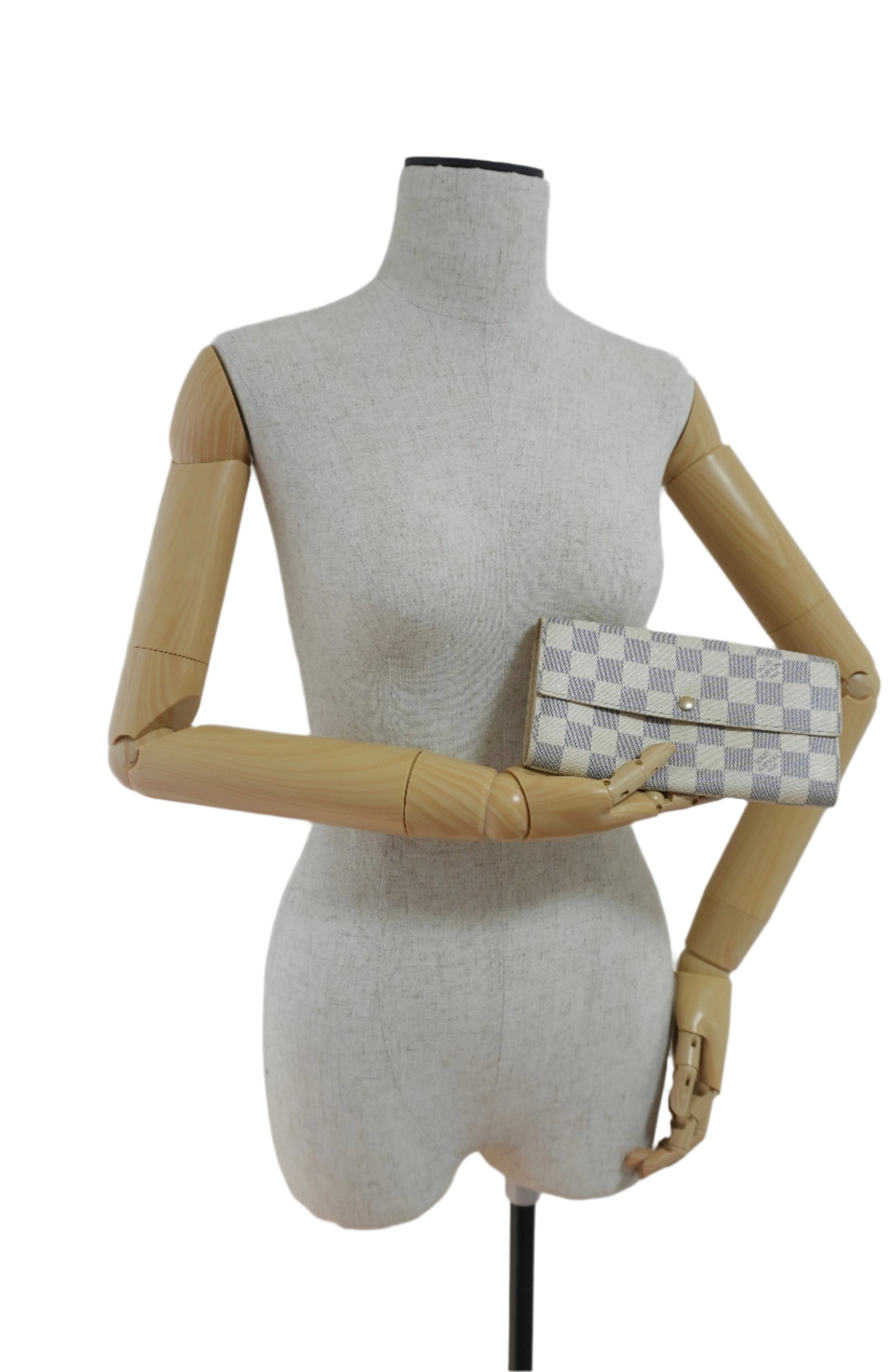 Louis Vuitton Damier Azur Sarah Wallet White Used