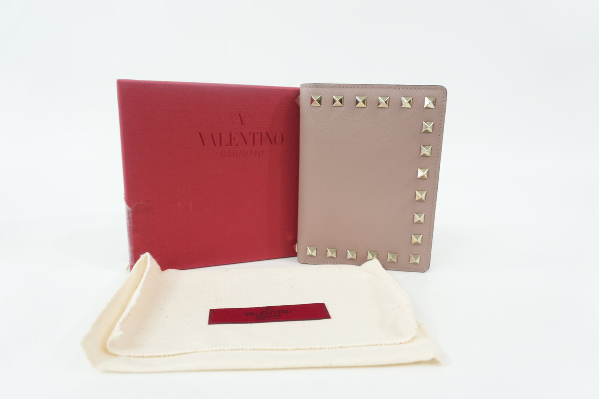 Pre-Owned Valentino Passport Holder Pink
