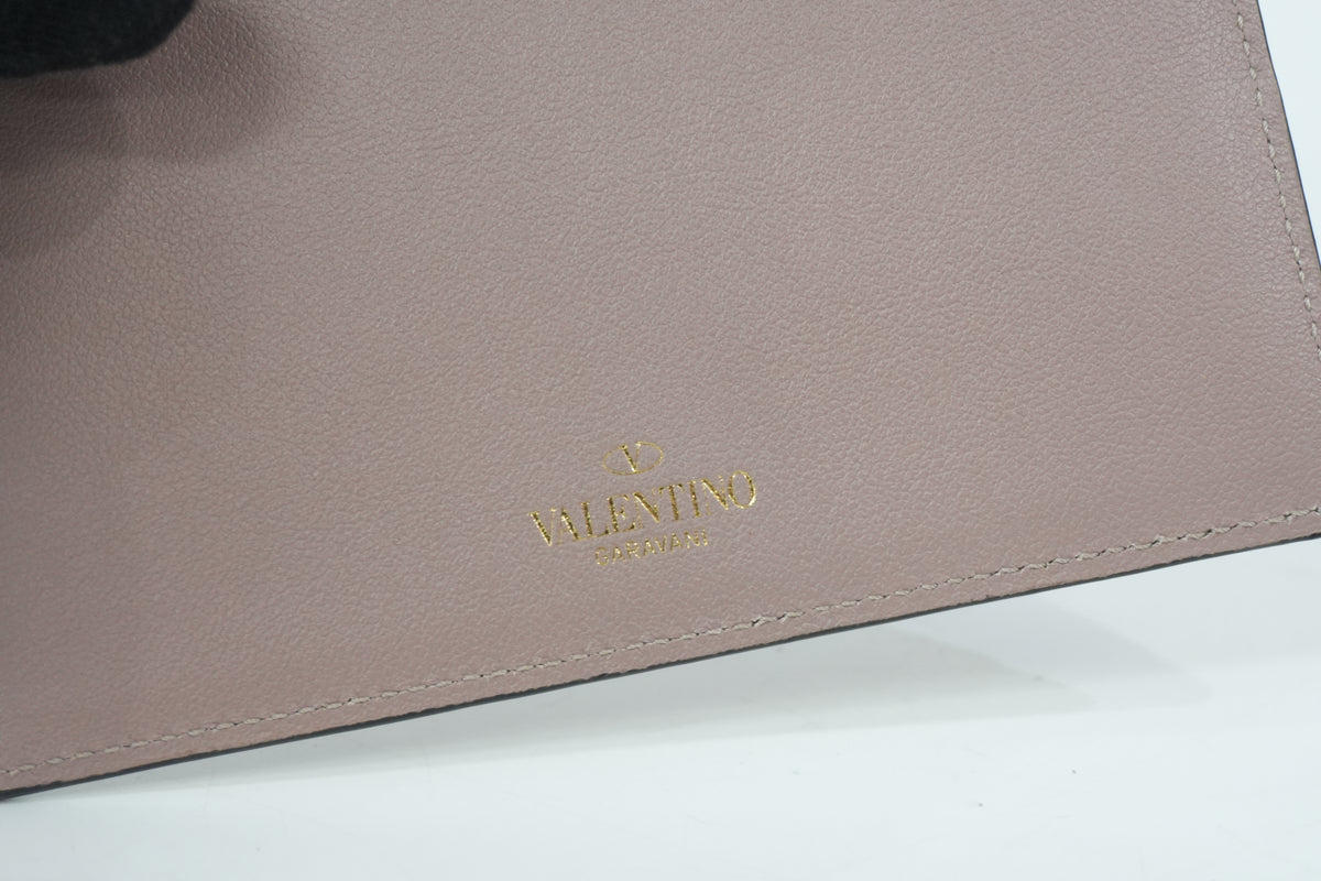 Pre-Owned Valentino Passport Holder Pink