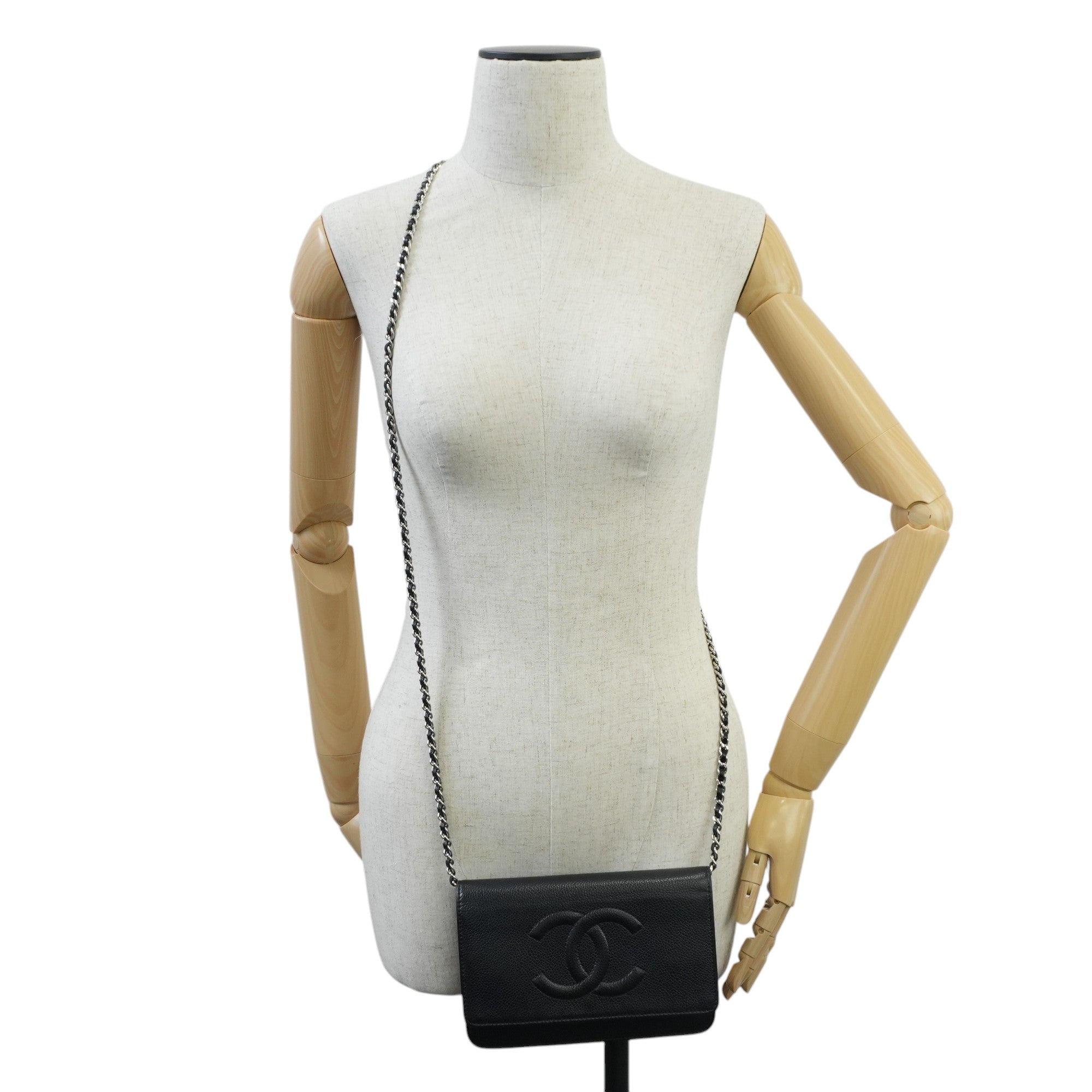 Pre-owned Chanel Caviar Wallet on Chain