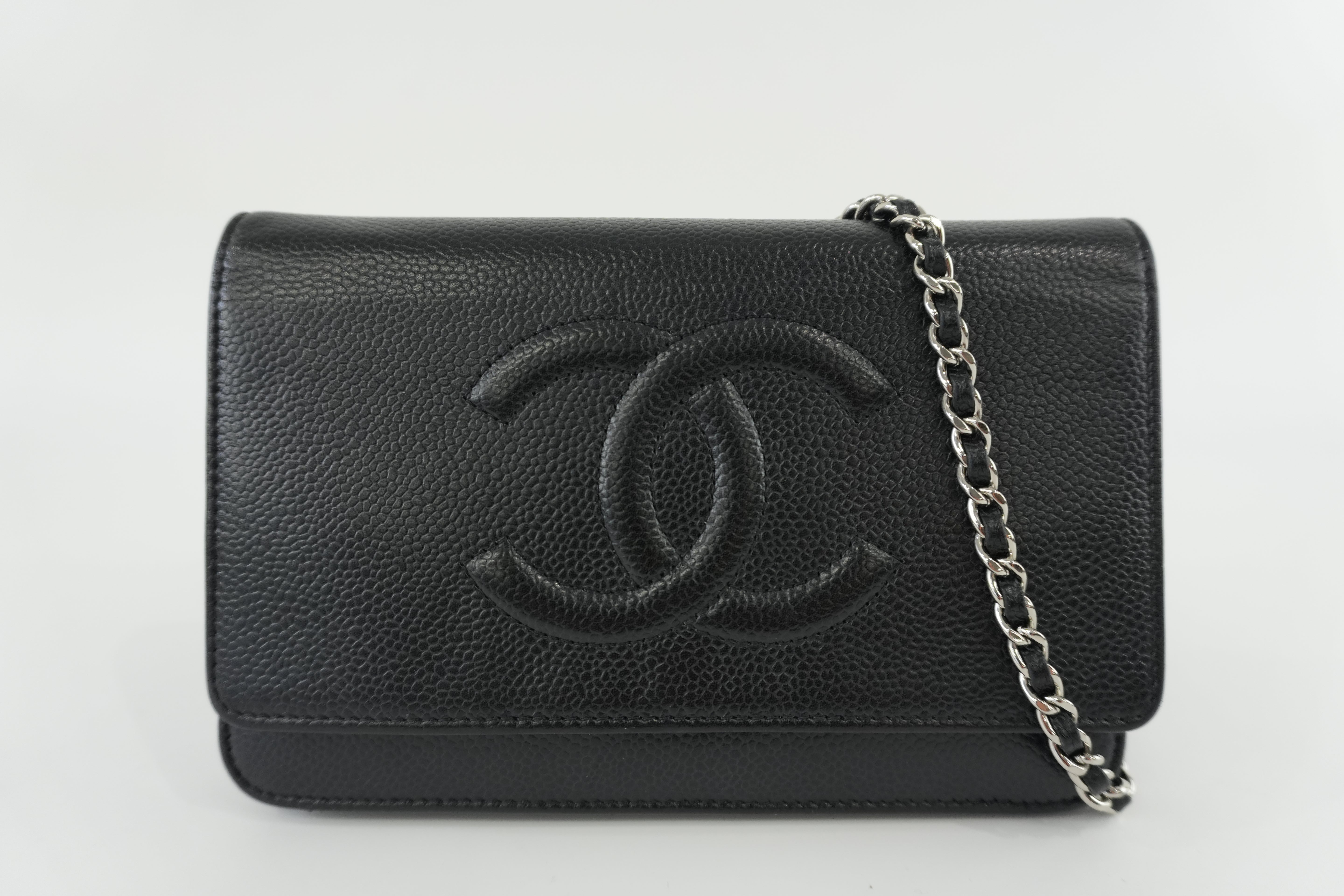 Pre-owned Chanel Caviar Wallet on Chain