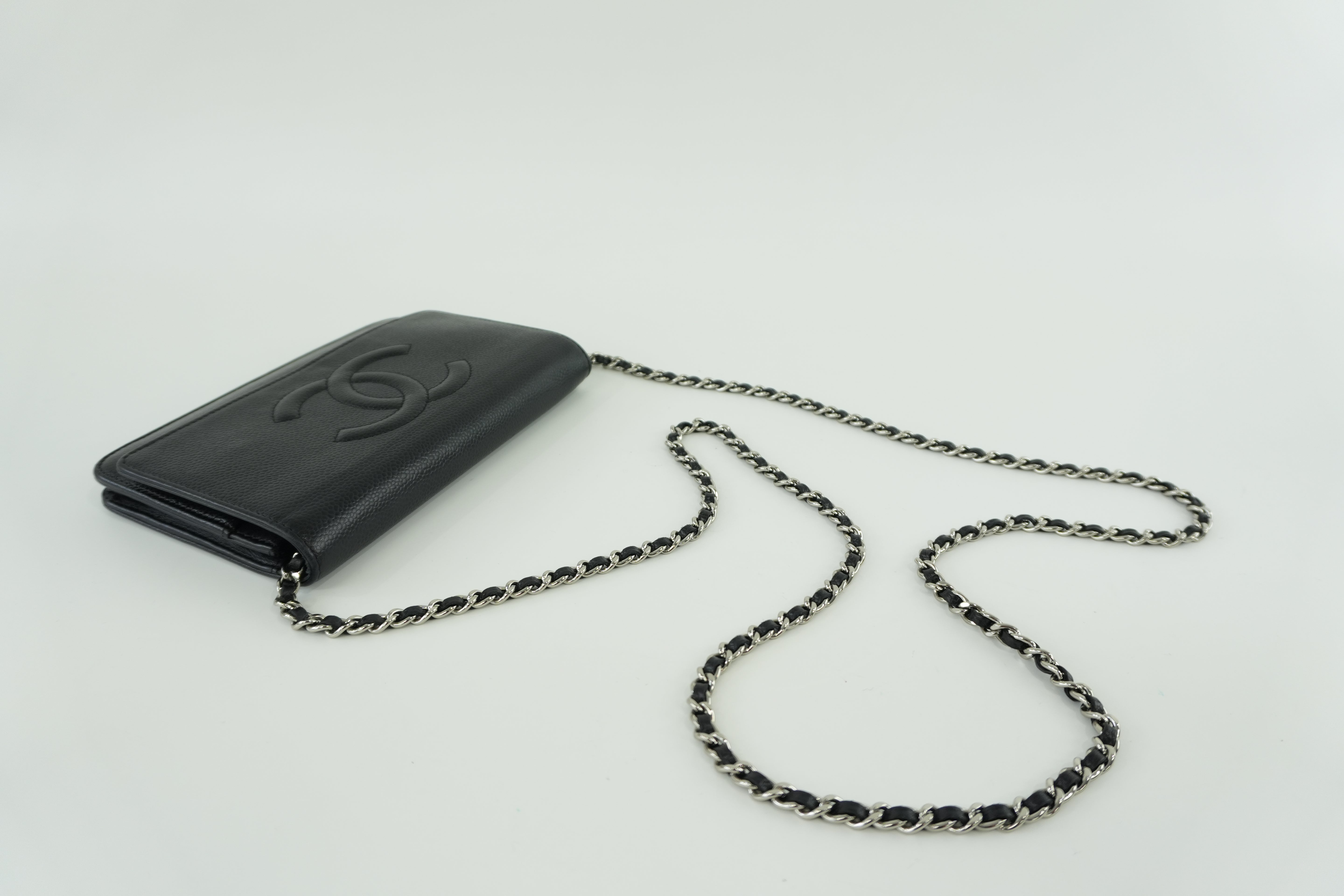 Pre-owned Chanel Caviar Wallet on Chain