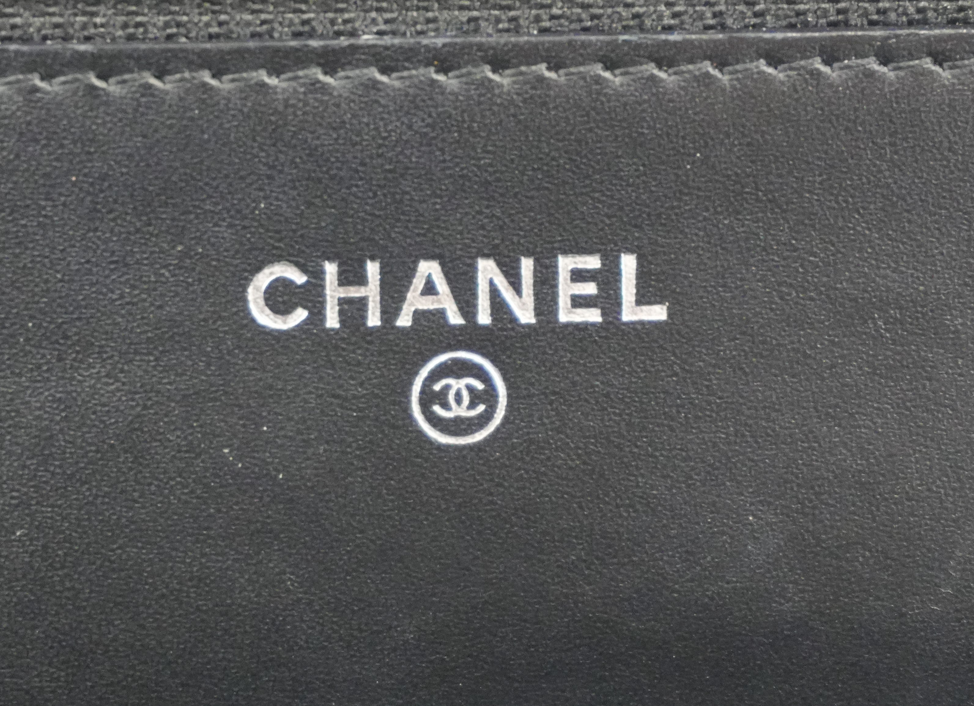 Pre-owned Chanel Caviar Wallet on Chain