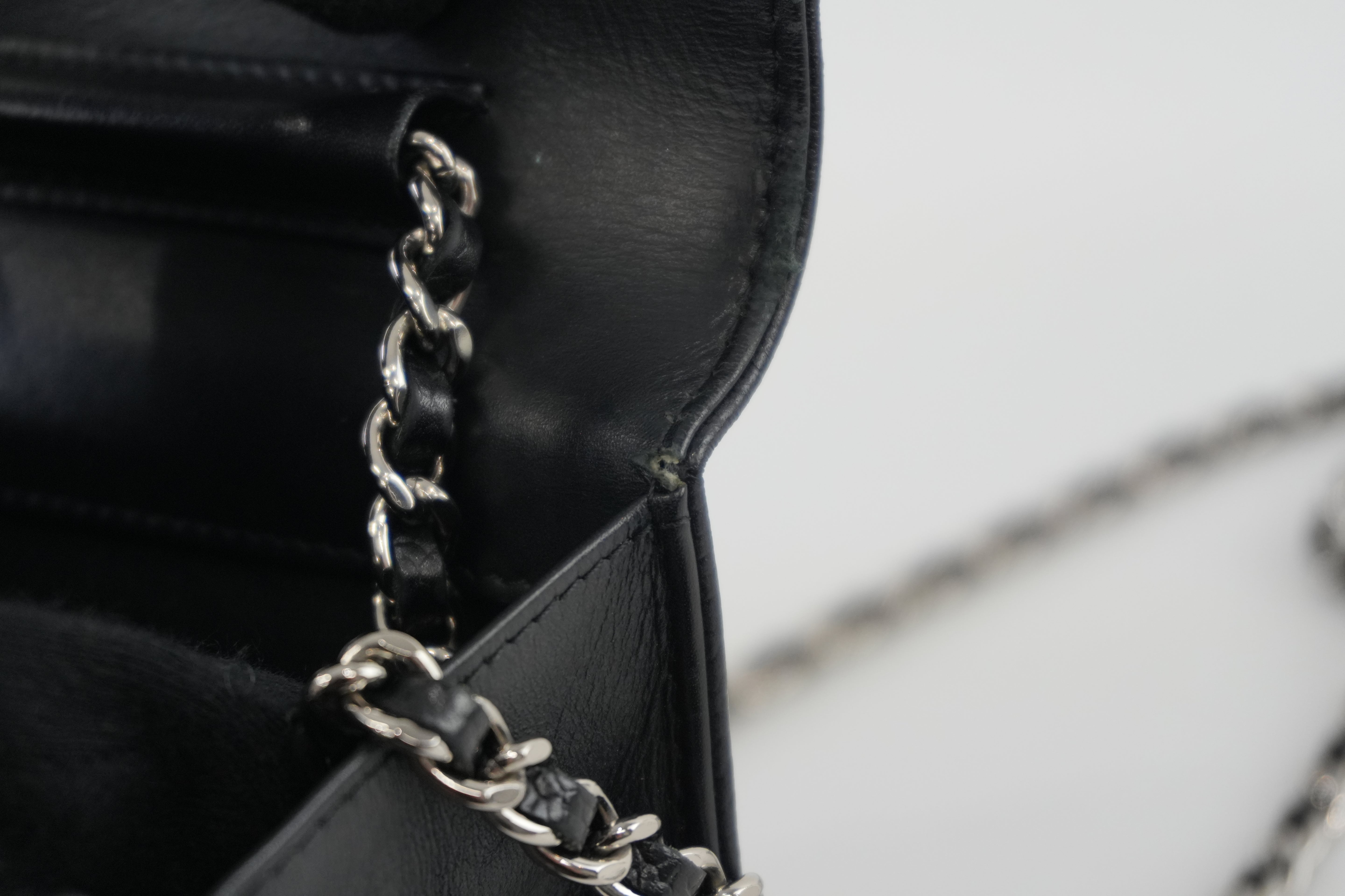 Pre-owned Chanel Caviar Wallet on Chain