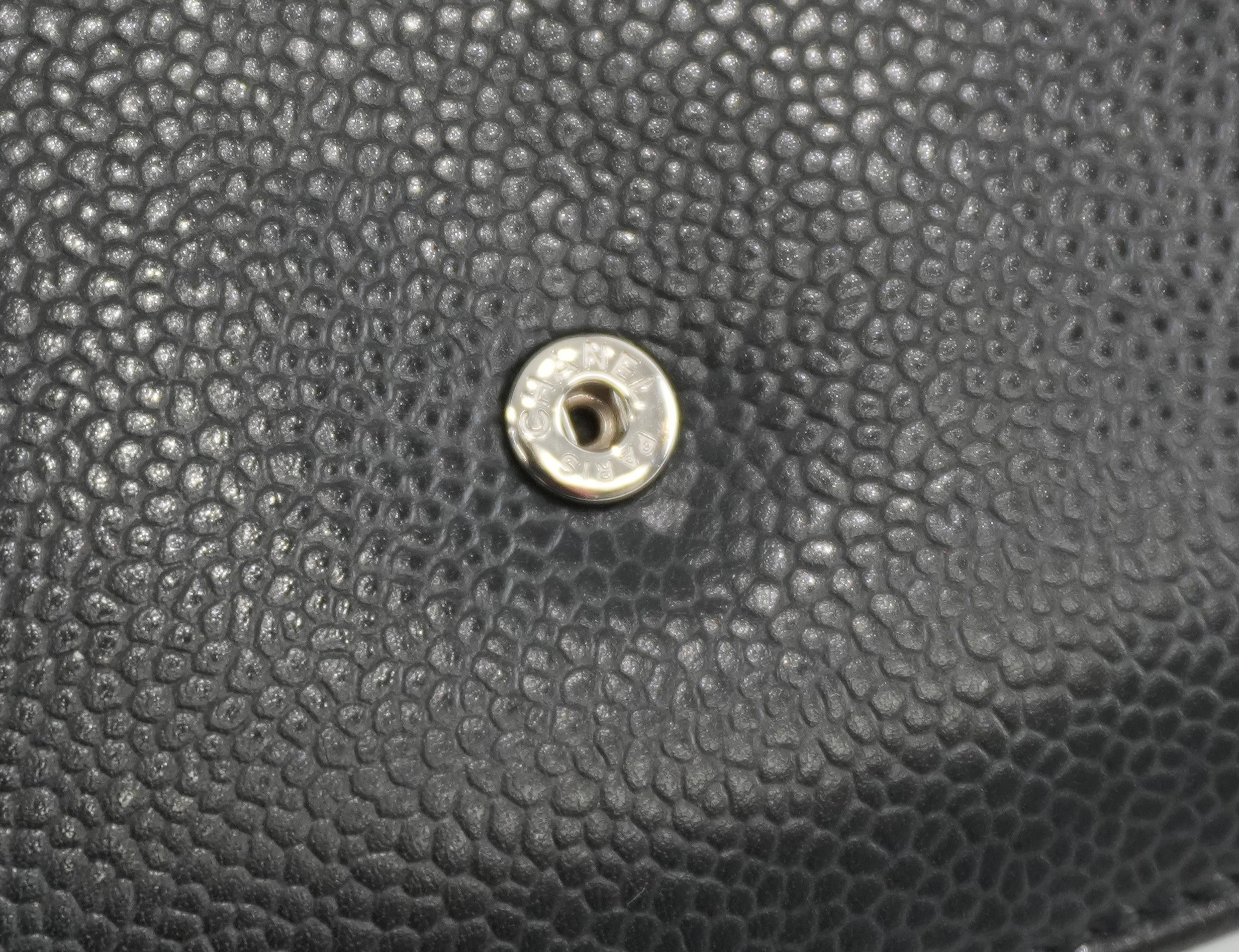 Pre-owned Chanel Caviar Wallet on Chain